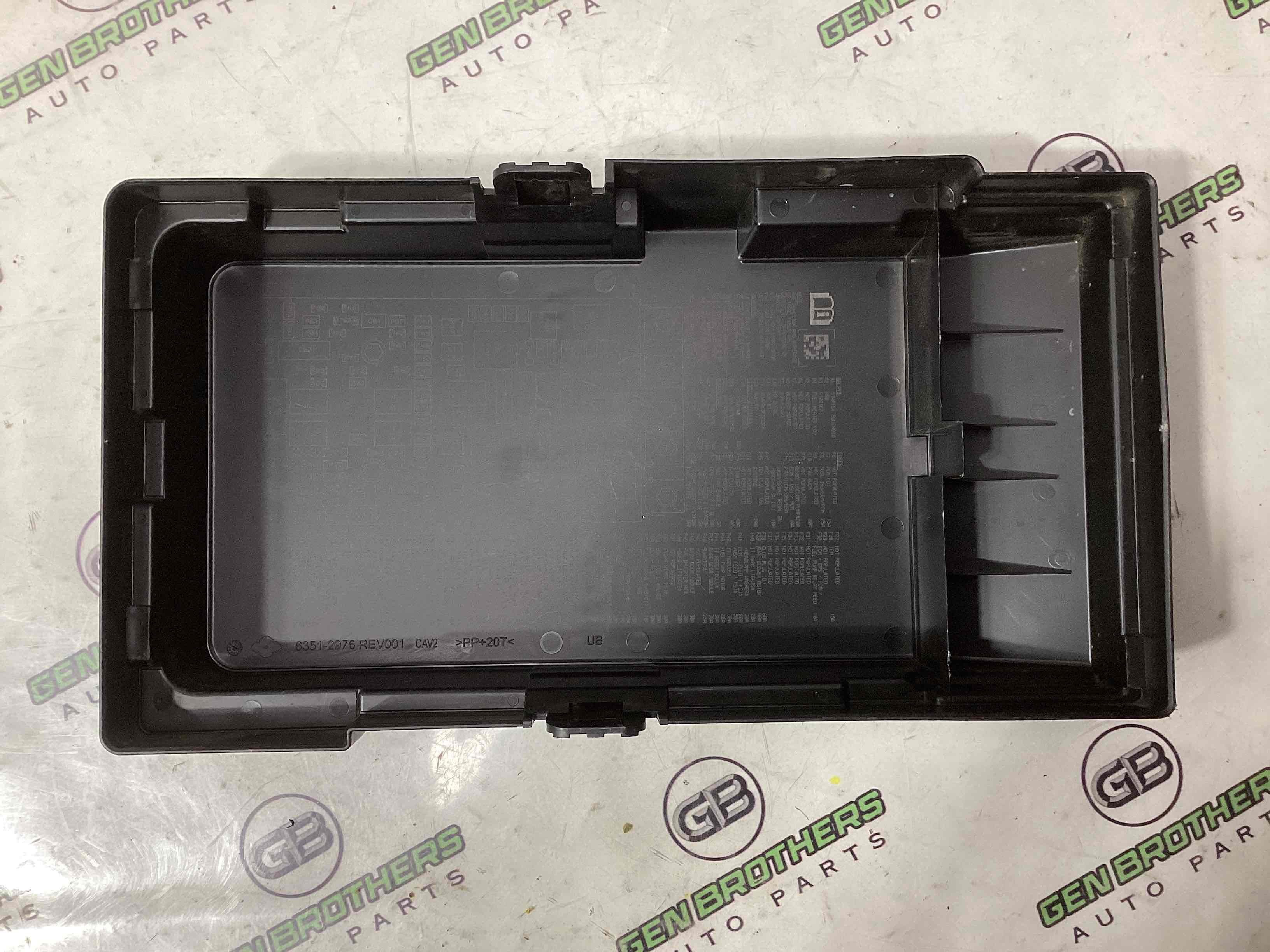 Кришка корпус блоку запобіжників