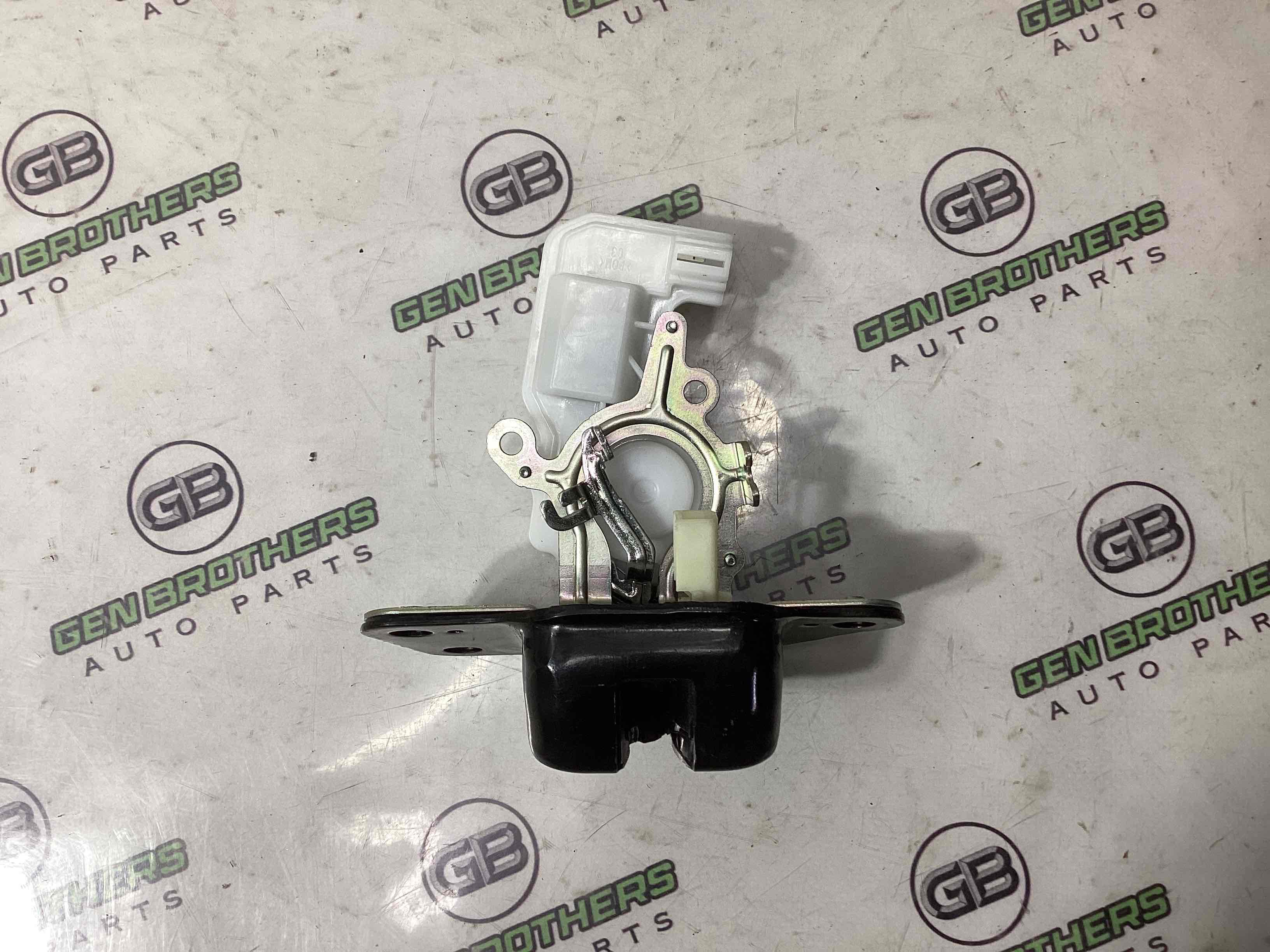 Замок багажника