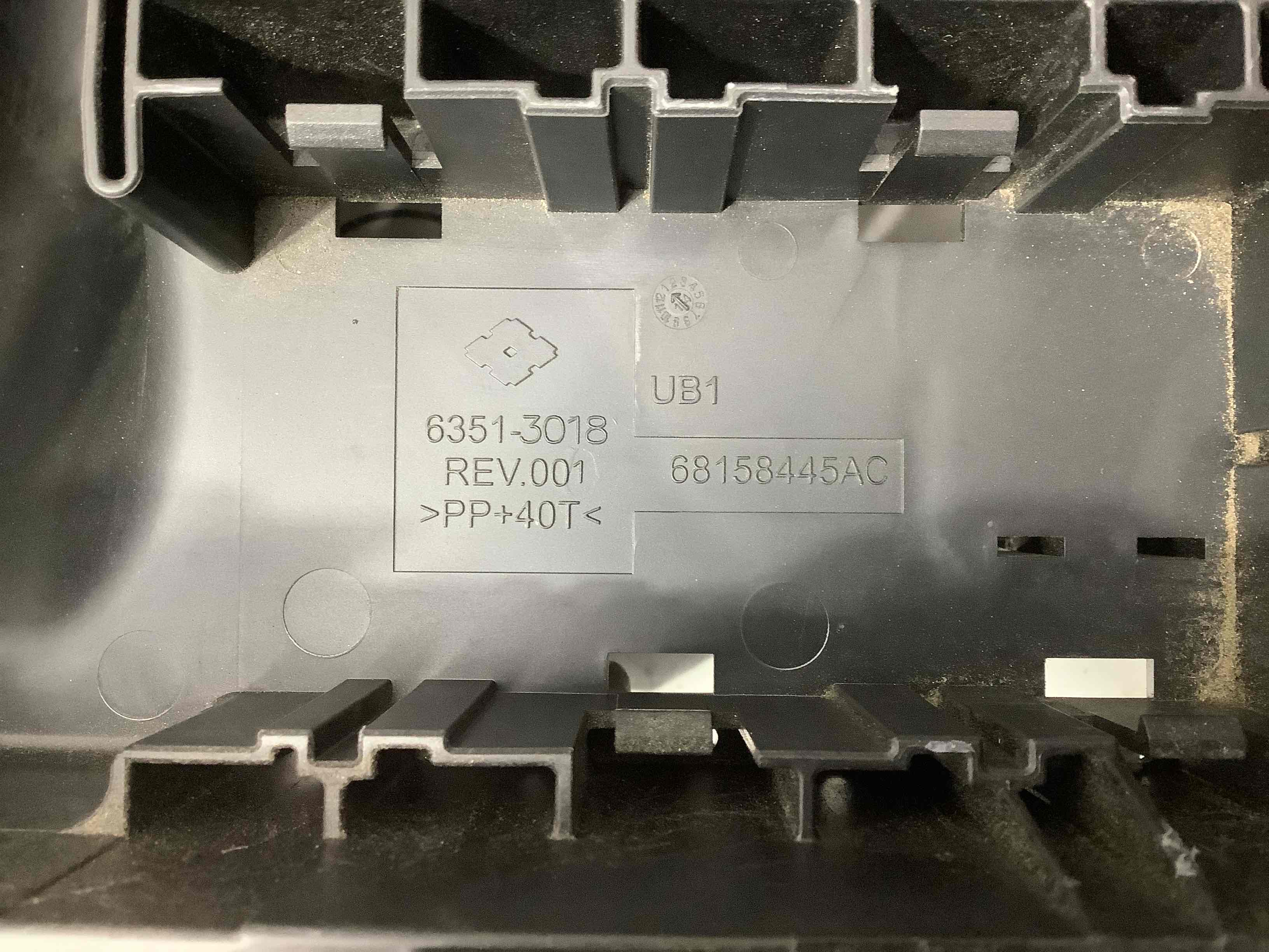 Кришка корпус блоку запобіжників