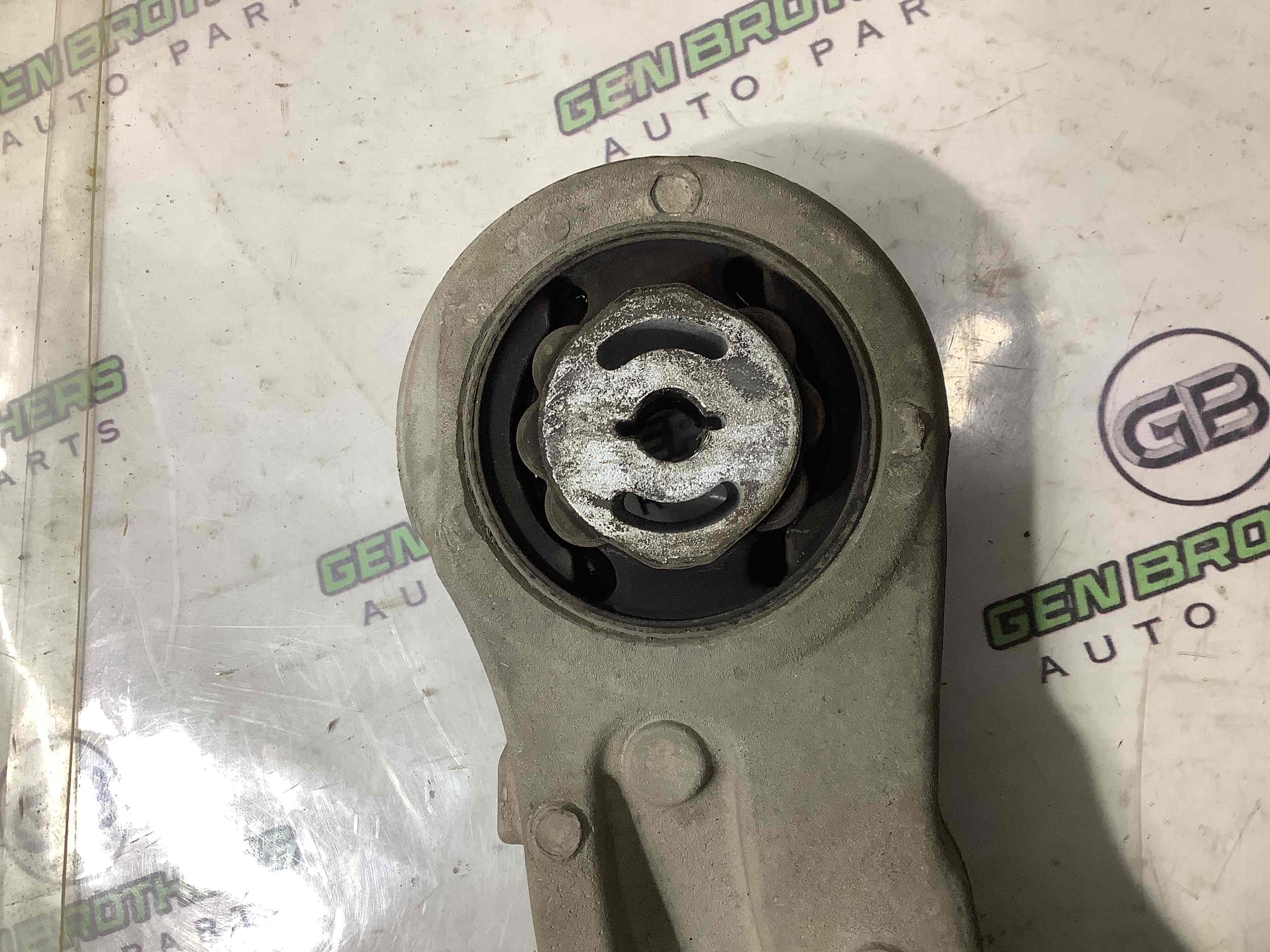 Важіль передній правий