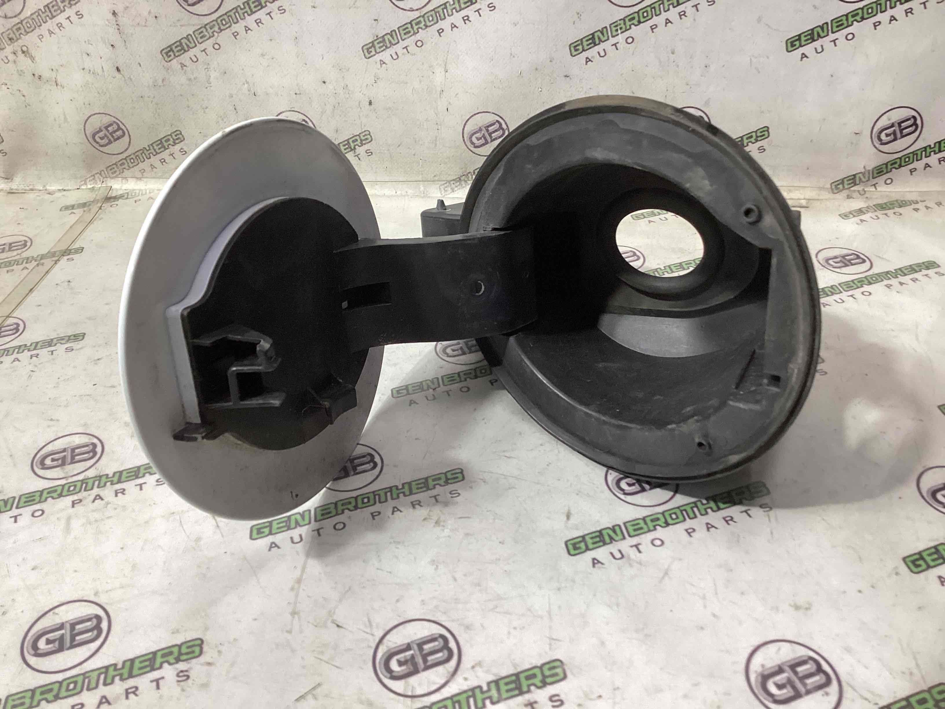 Лючок бензобака