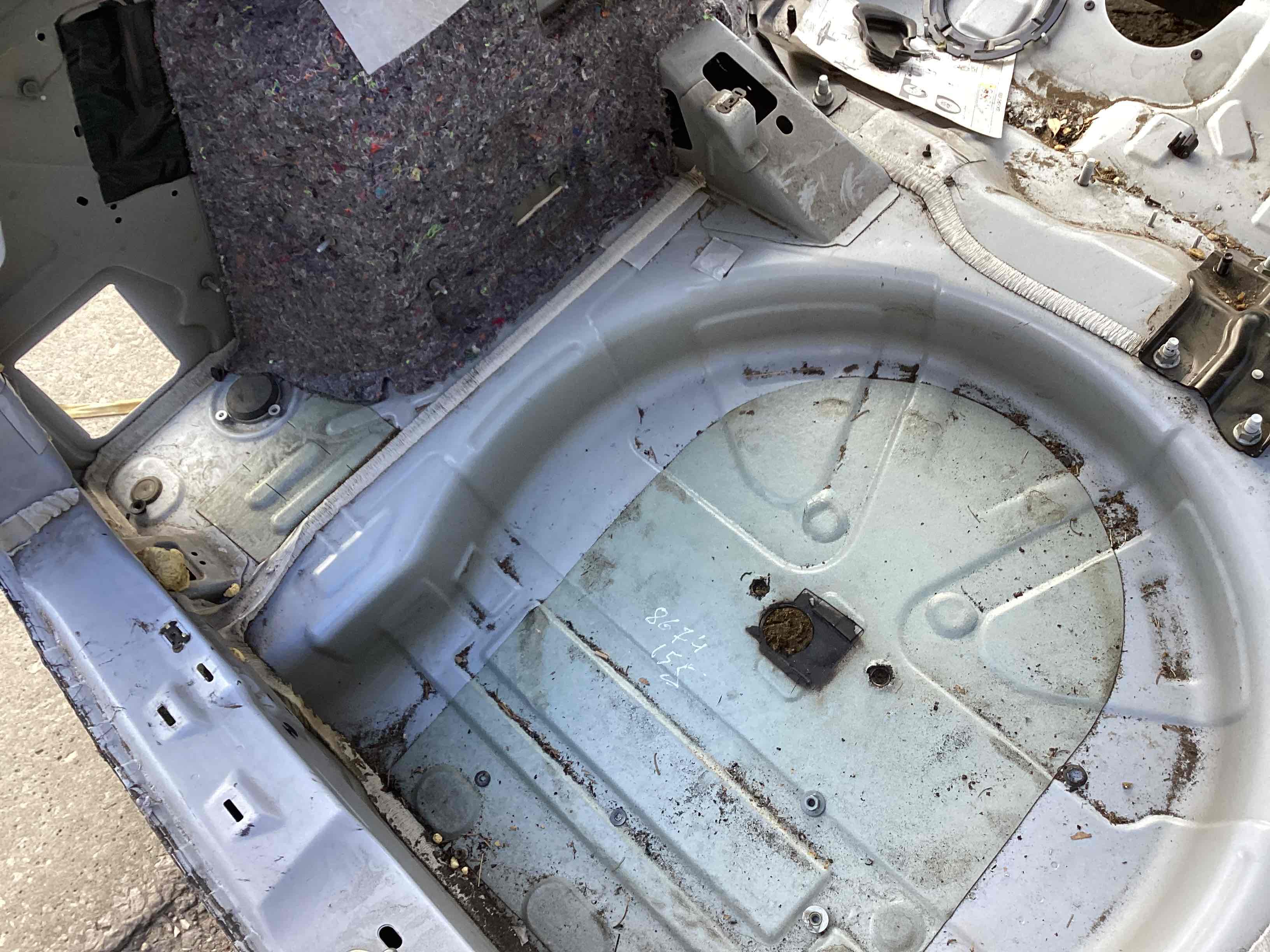 Корито багажника