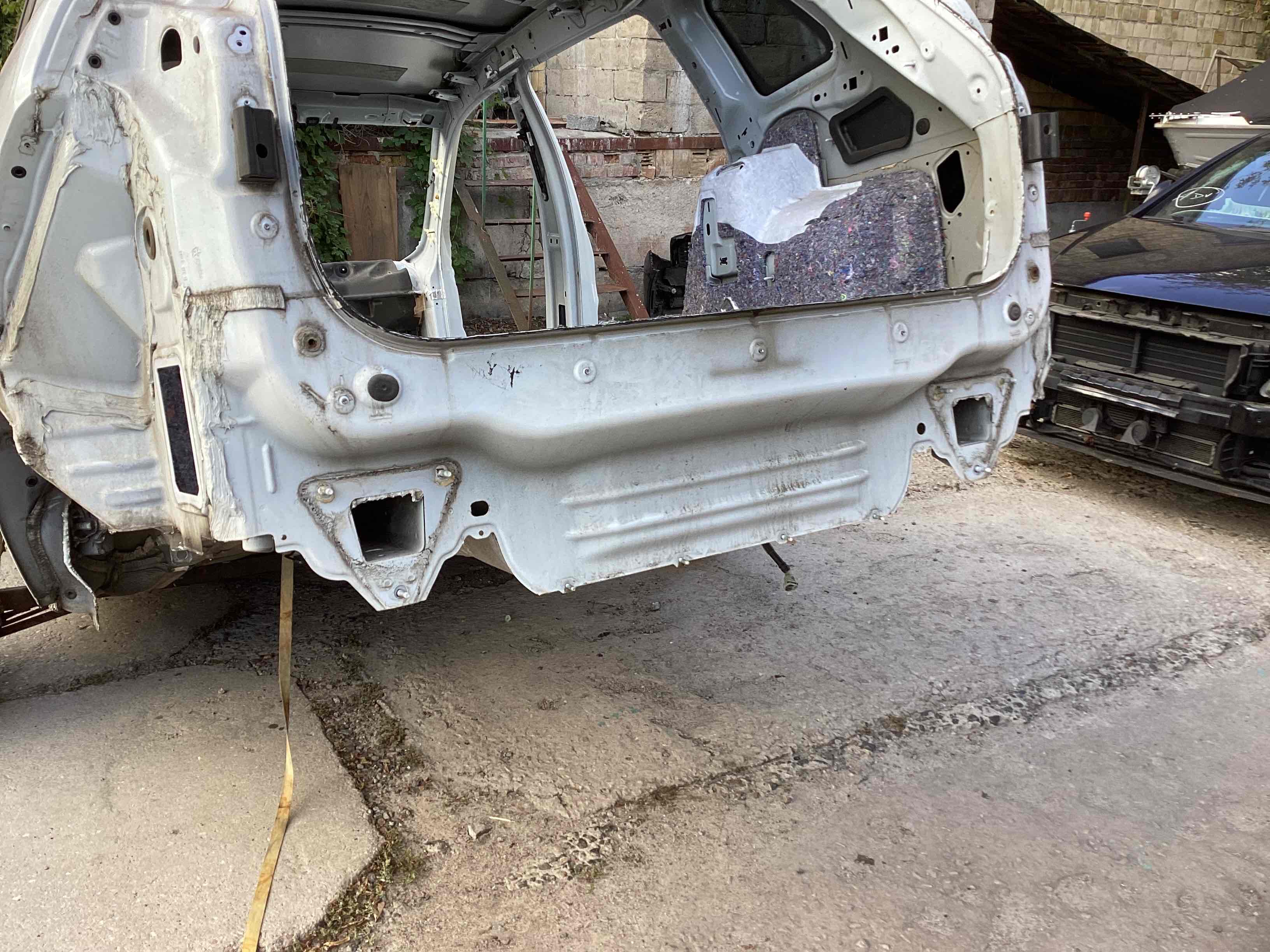 Задня панель