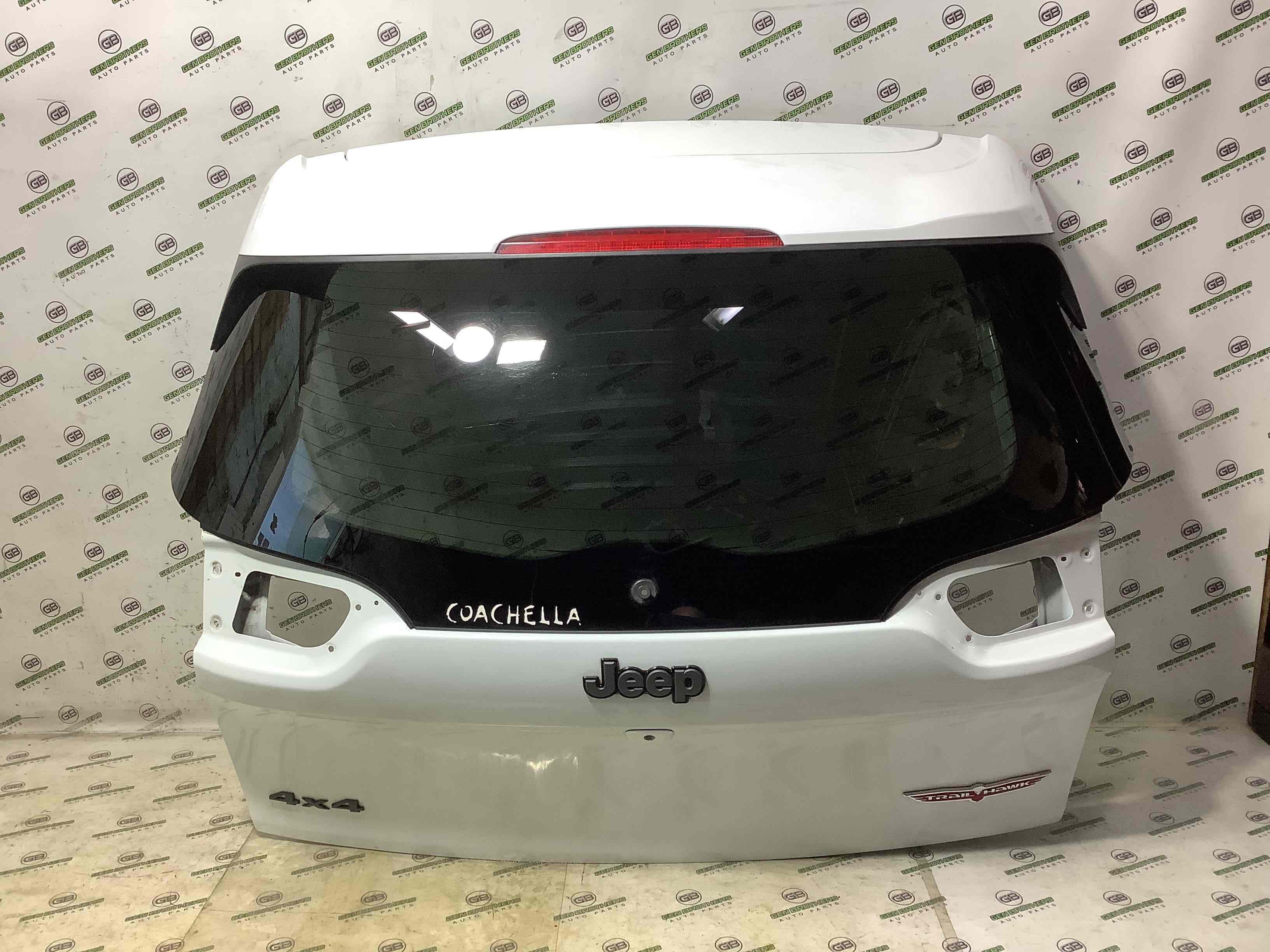 Кришка багажника, двері багажника