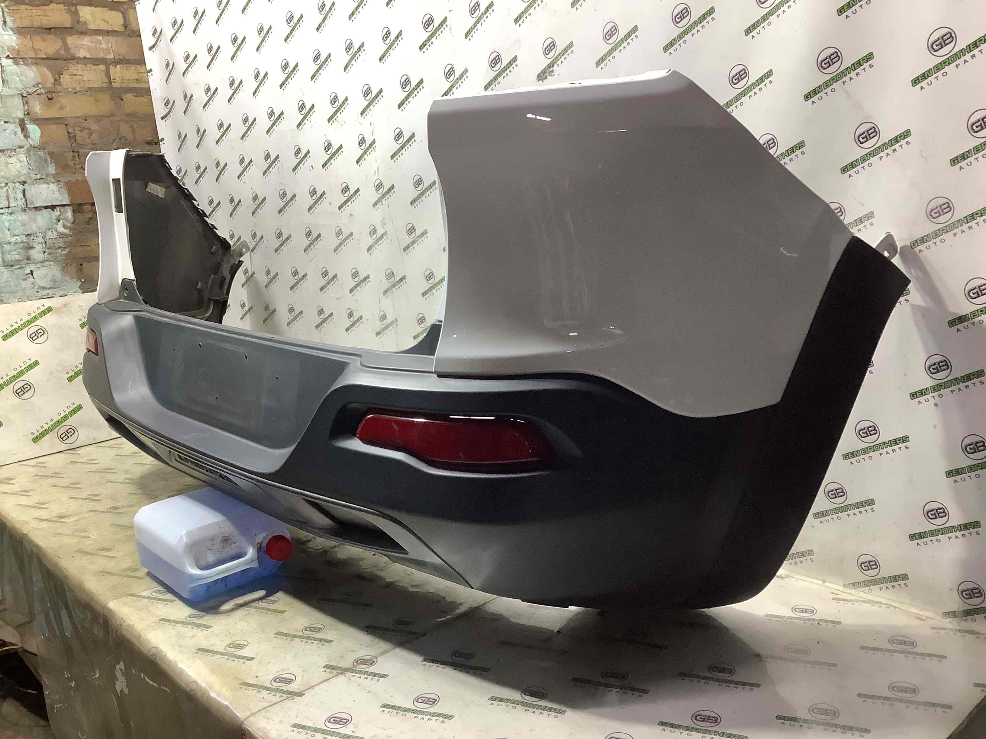 Бампер задній