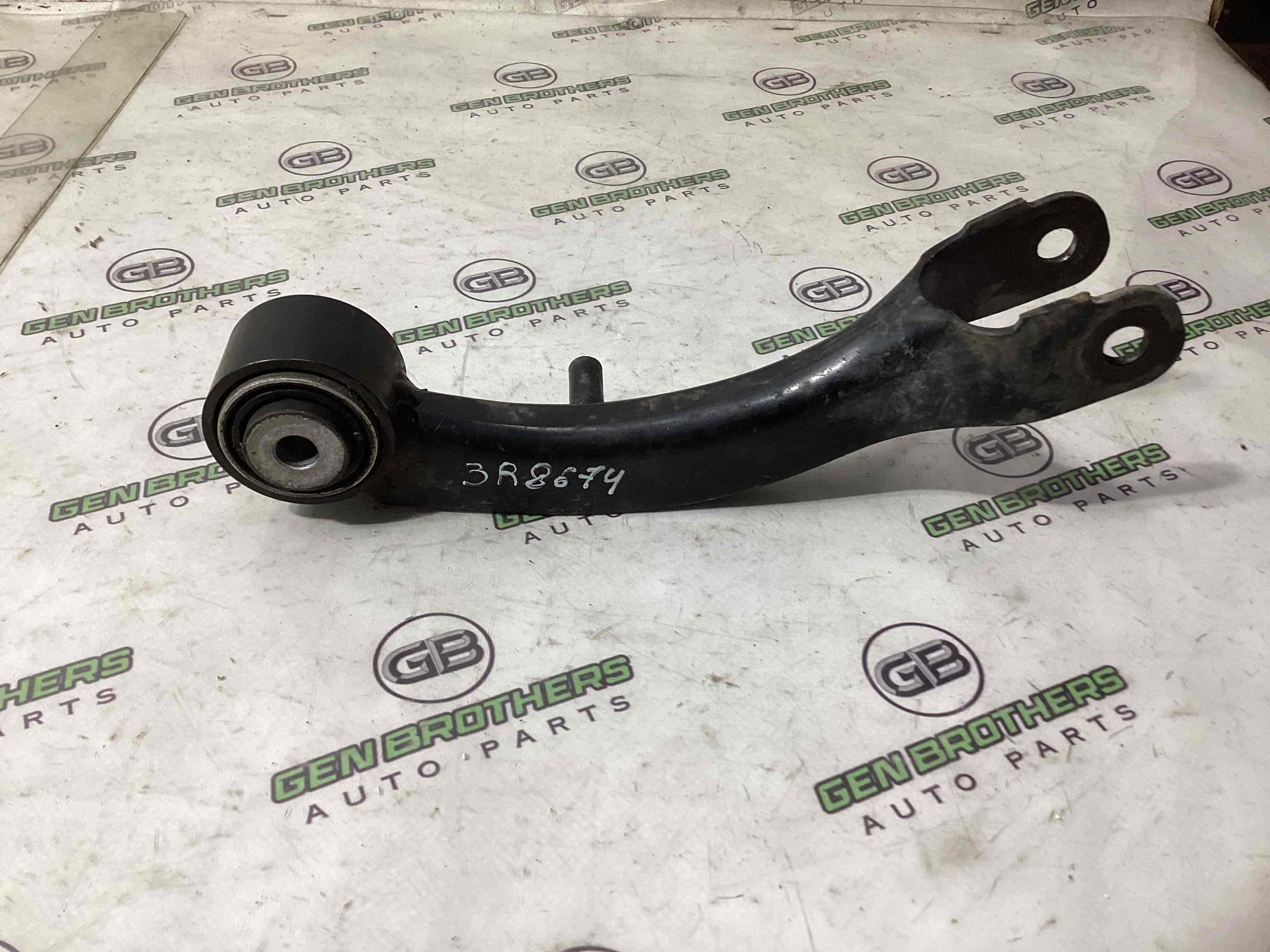 Важіль задній правий