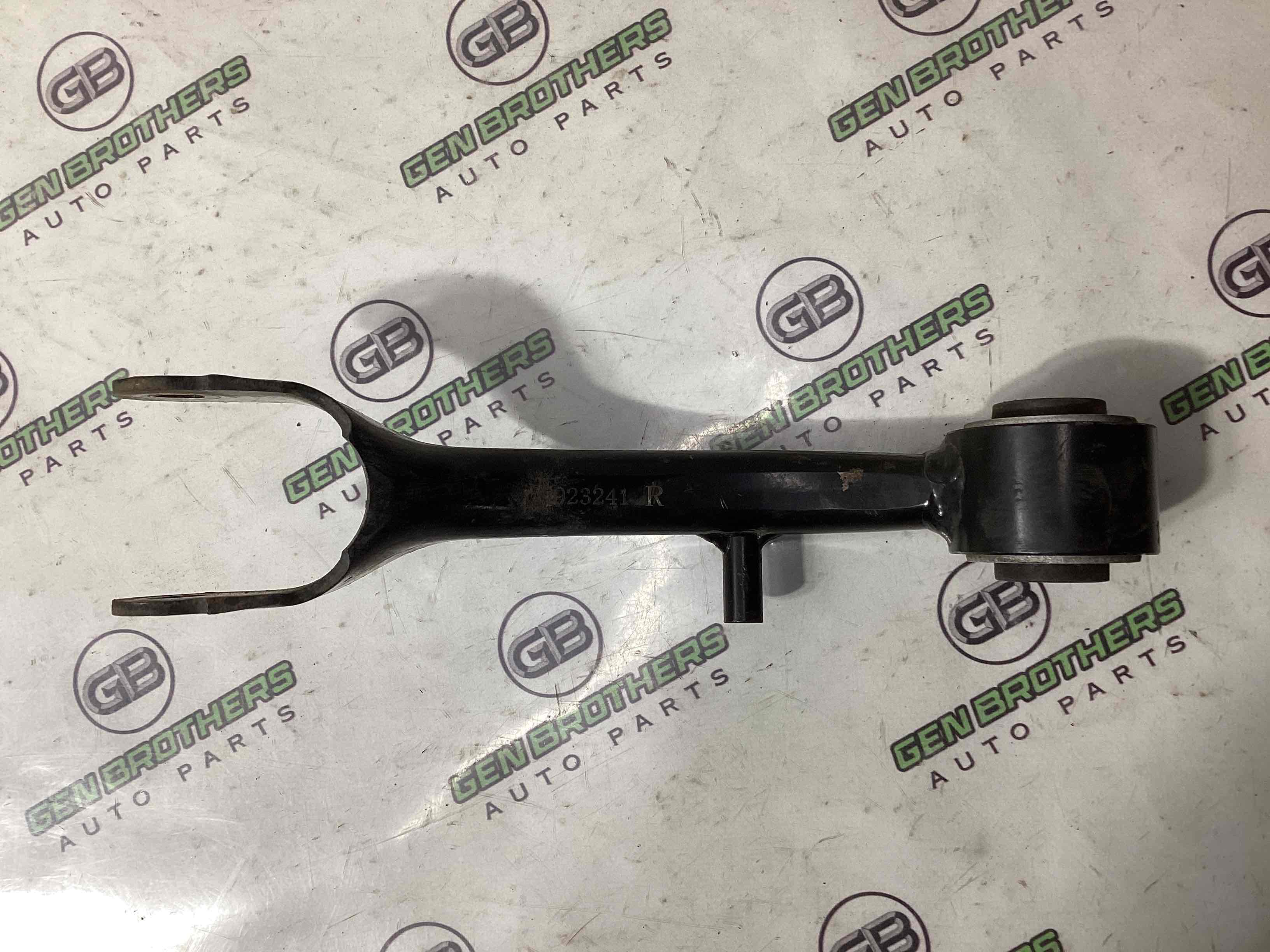 Важіль задній лівий