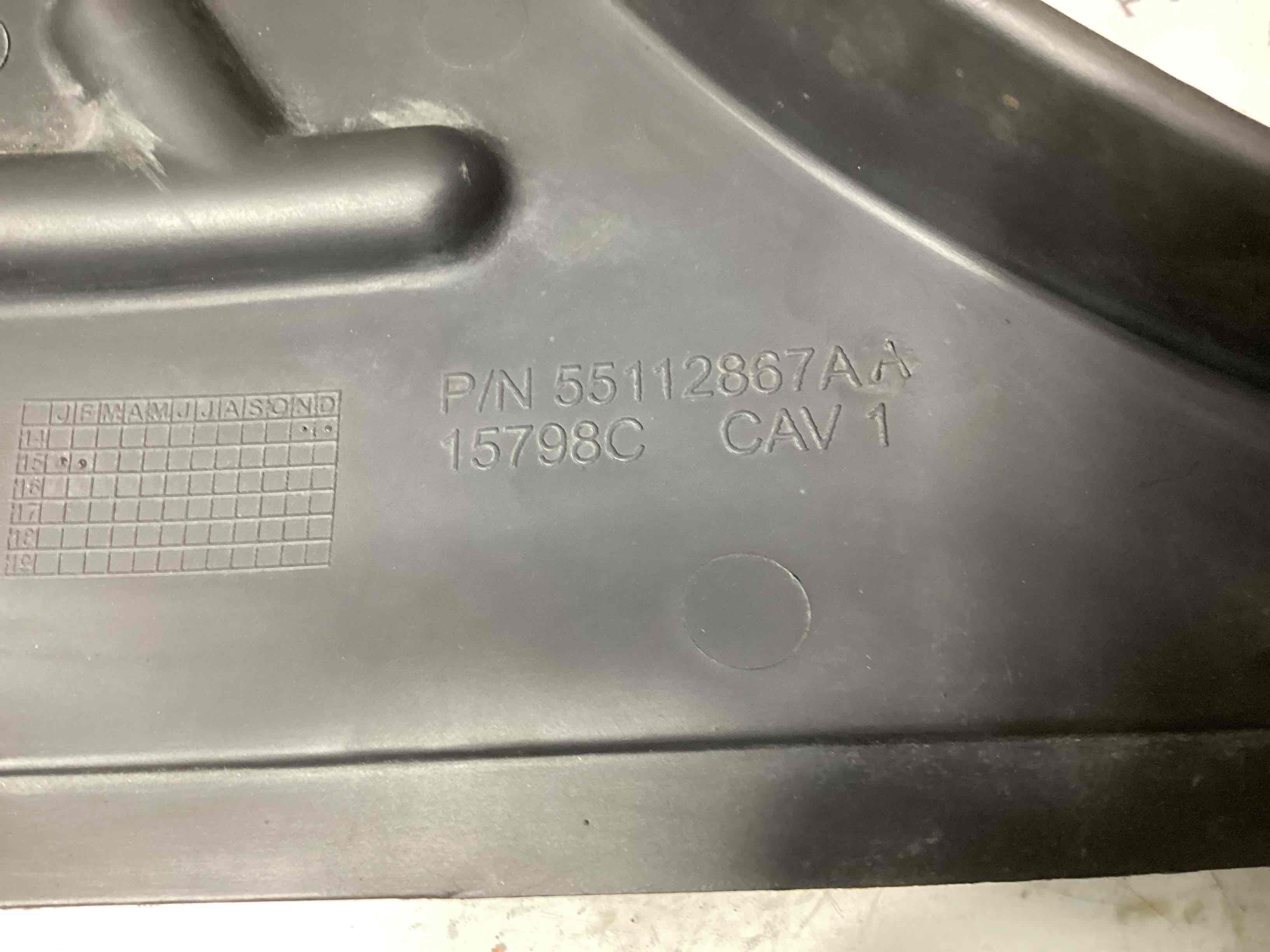 Заглушка в підкрилок, накладка/ізолятор підкрилка