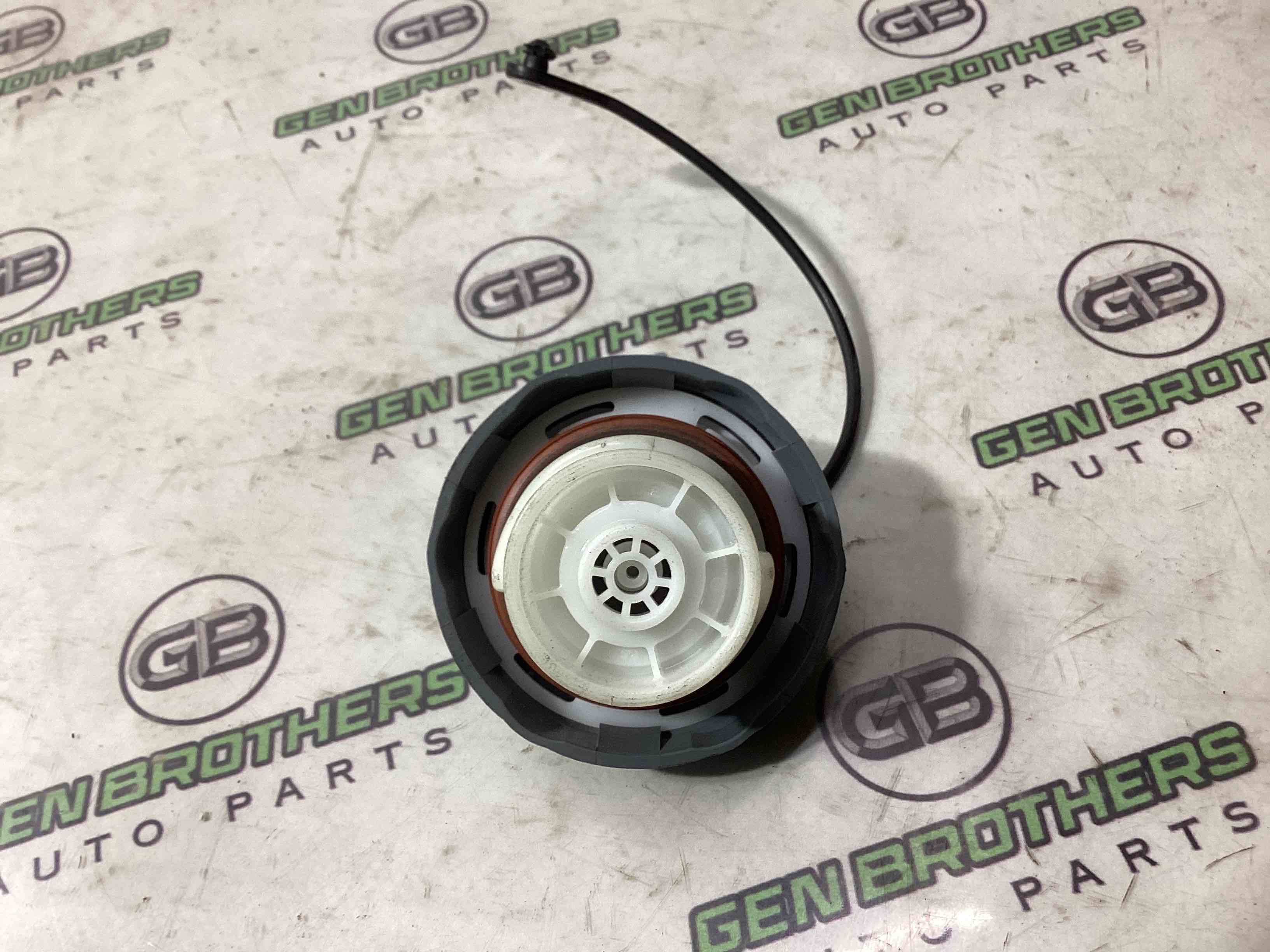 Корок бака, кришка заливної горловини, дотяжка