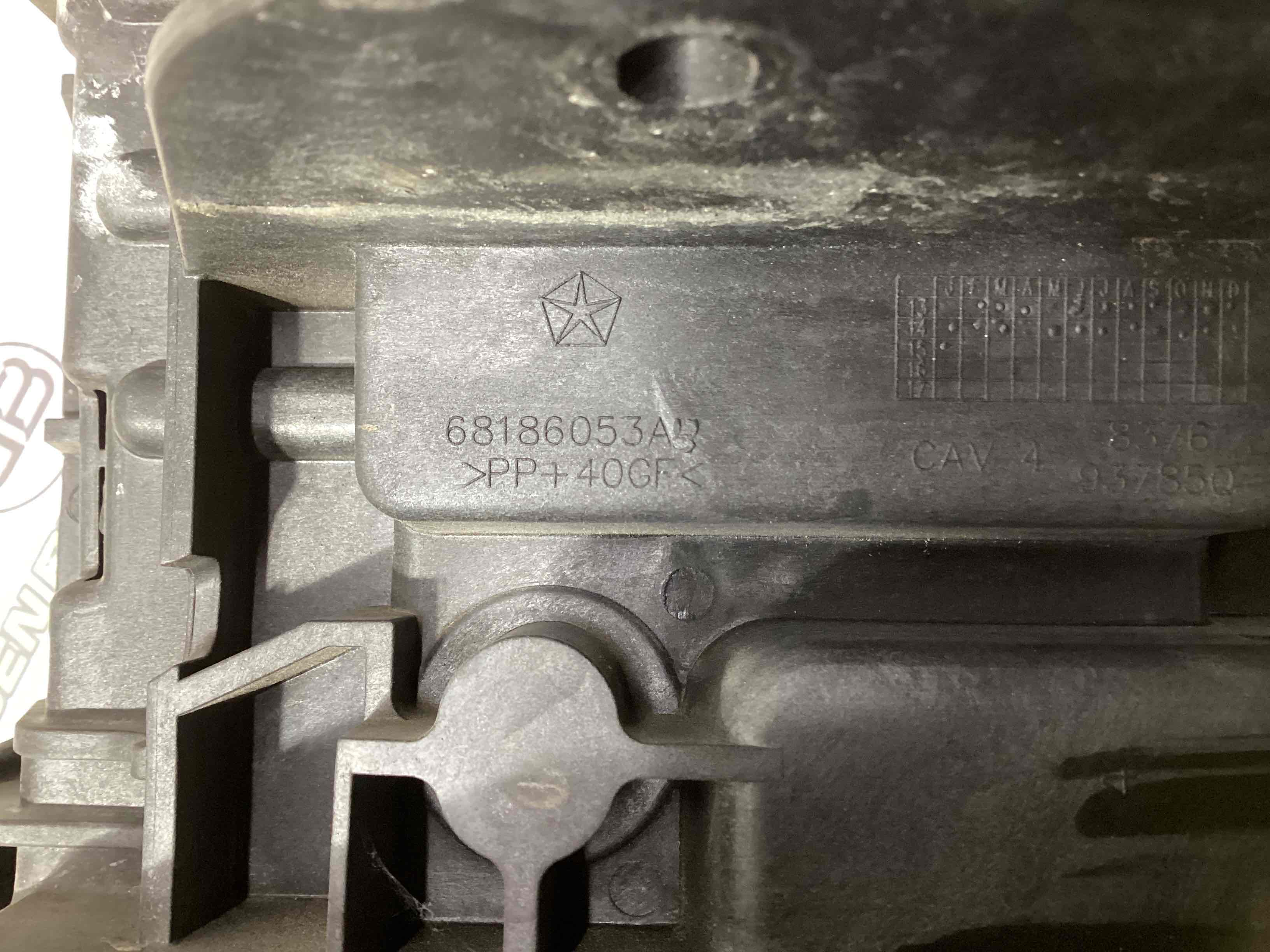 Полиця акумулятора, кришка, кріплення майданчик АКБ