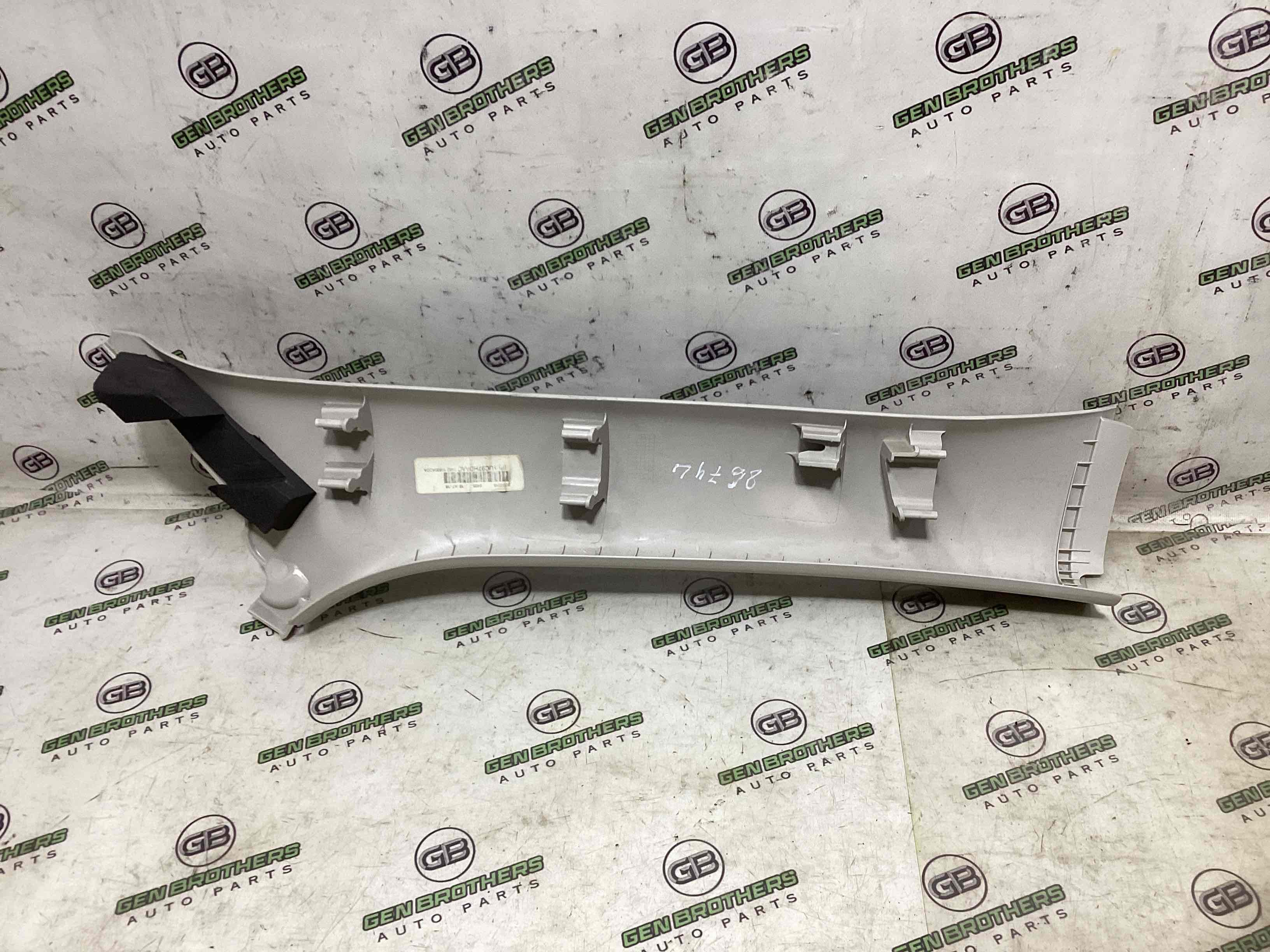 Обшивка передньої стійки ліва