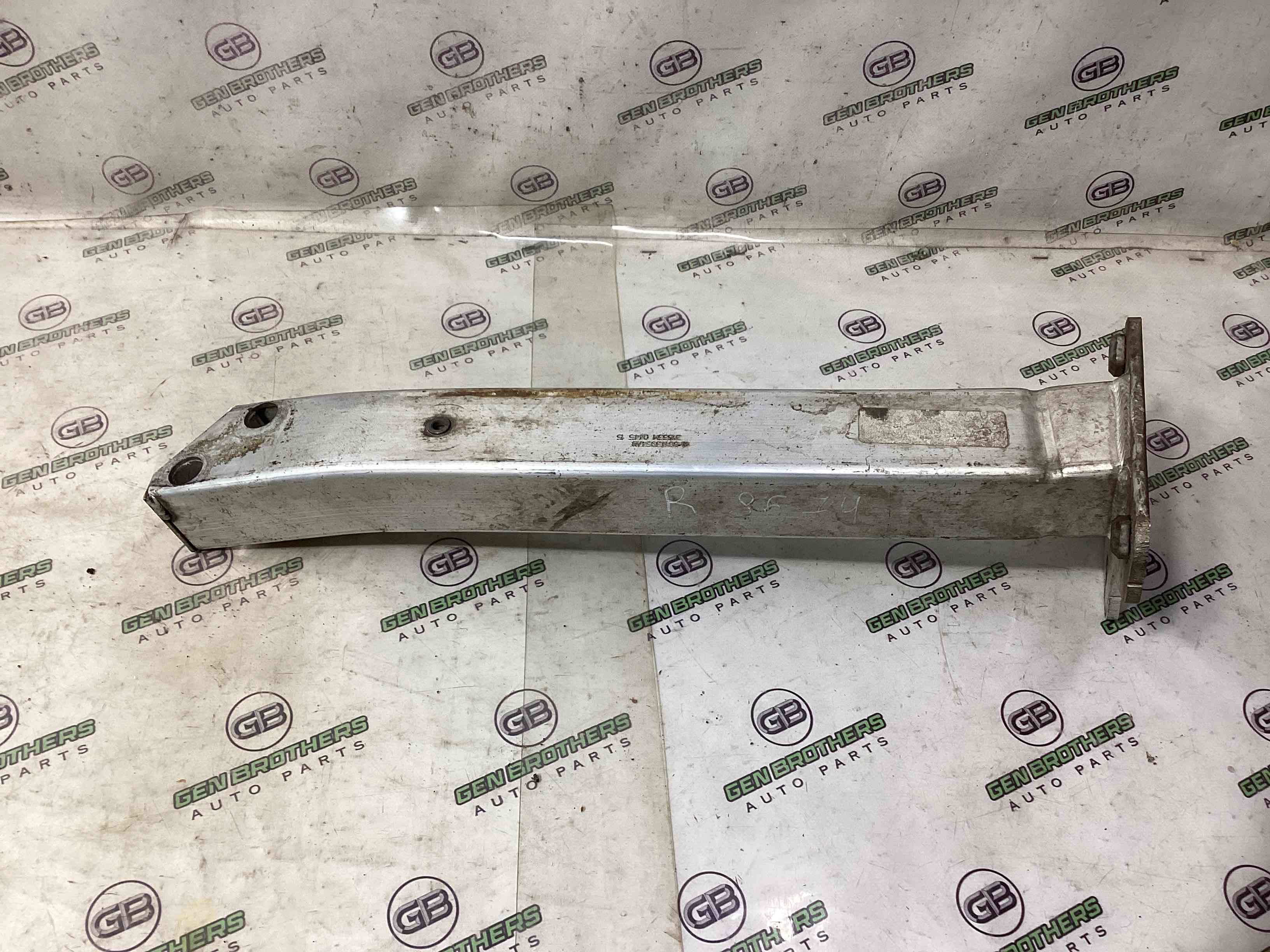 Кронштейн підсилювача бампера