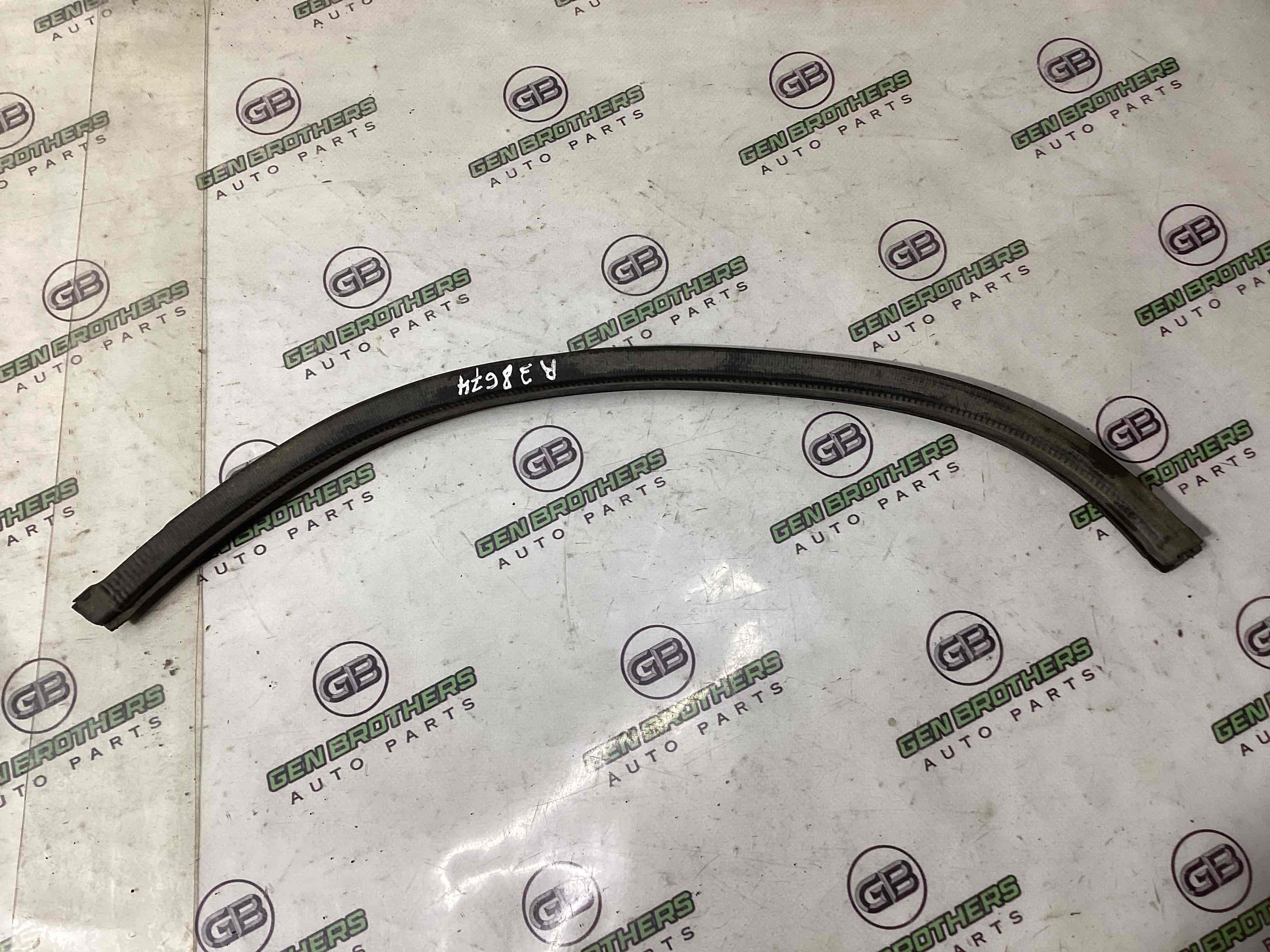 Ущільнювач скла, двері