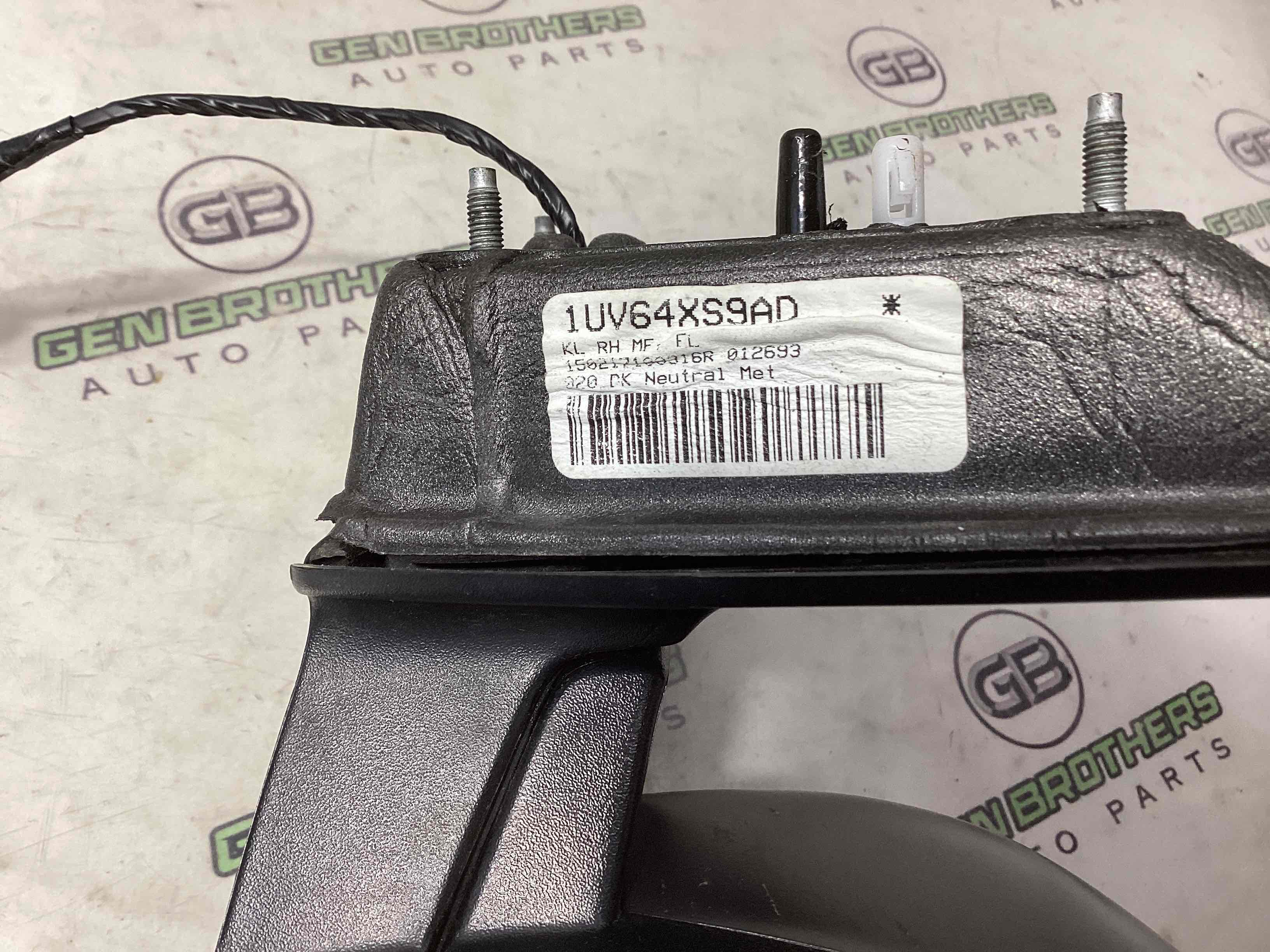 Дзеркало зовнішнє праве