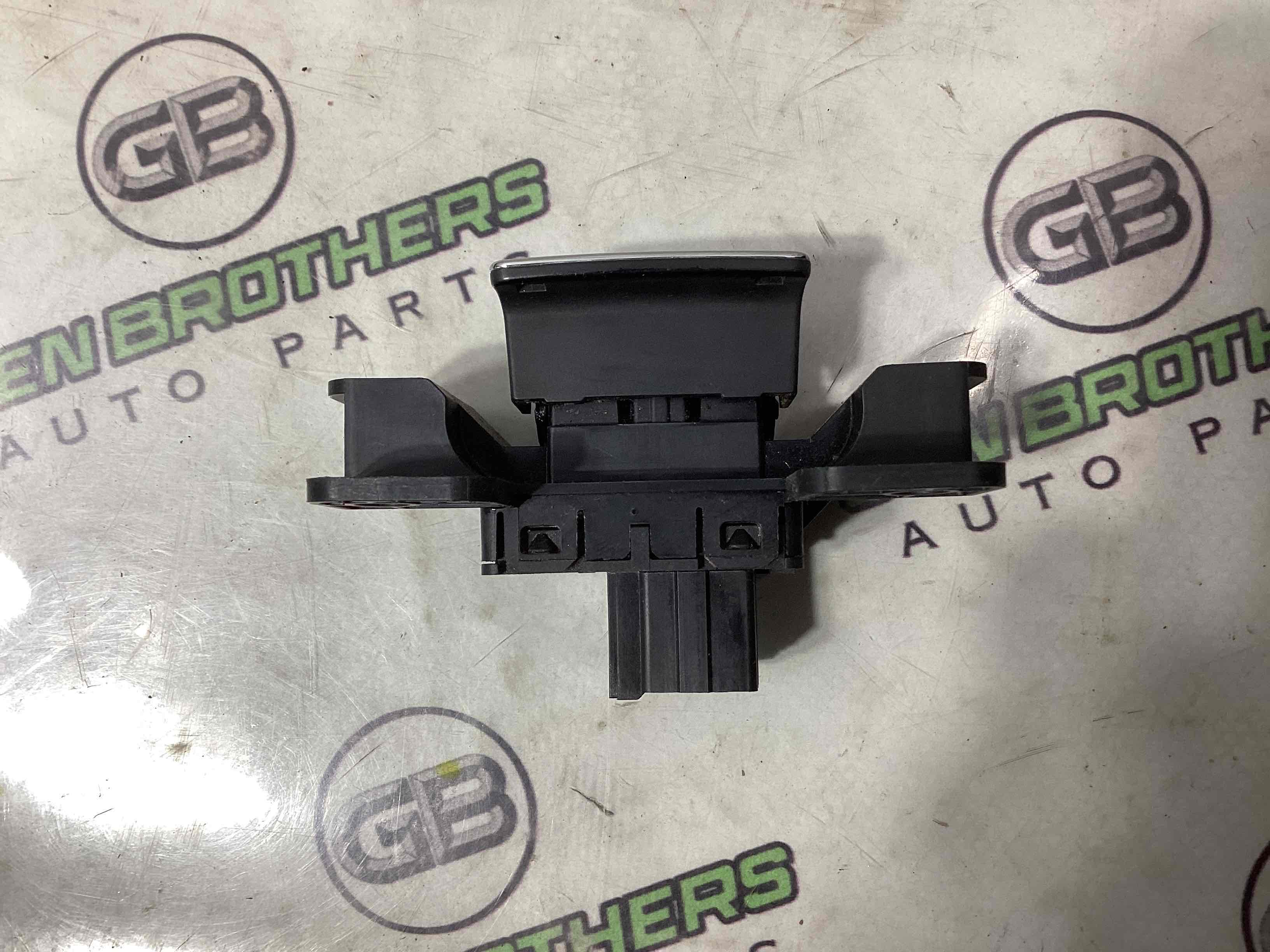 Кнопка ручного гальма ручника