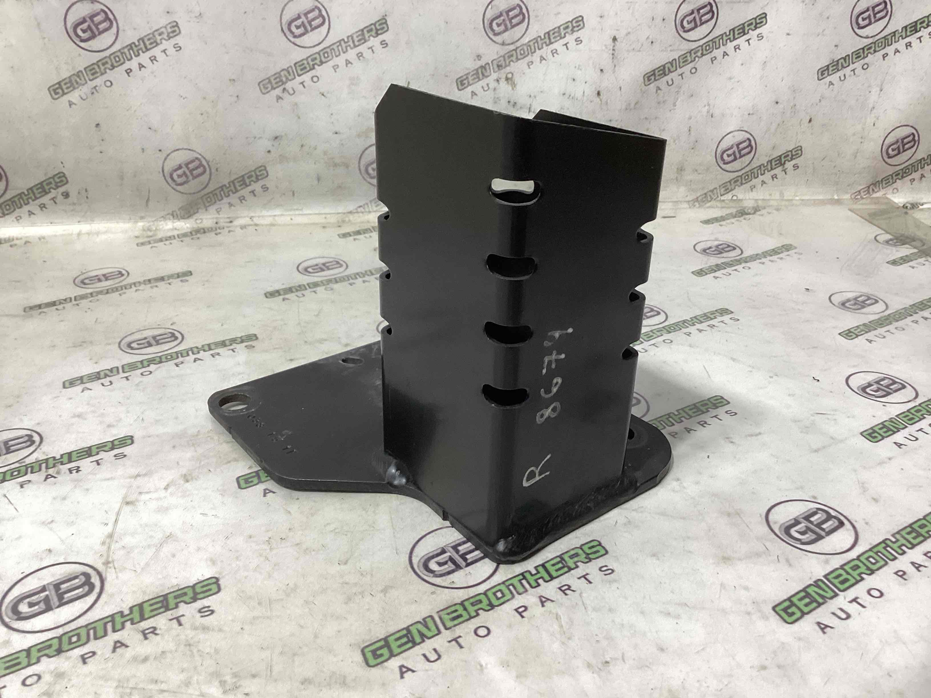 Кронштейн підсилювача бампера