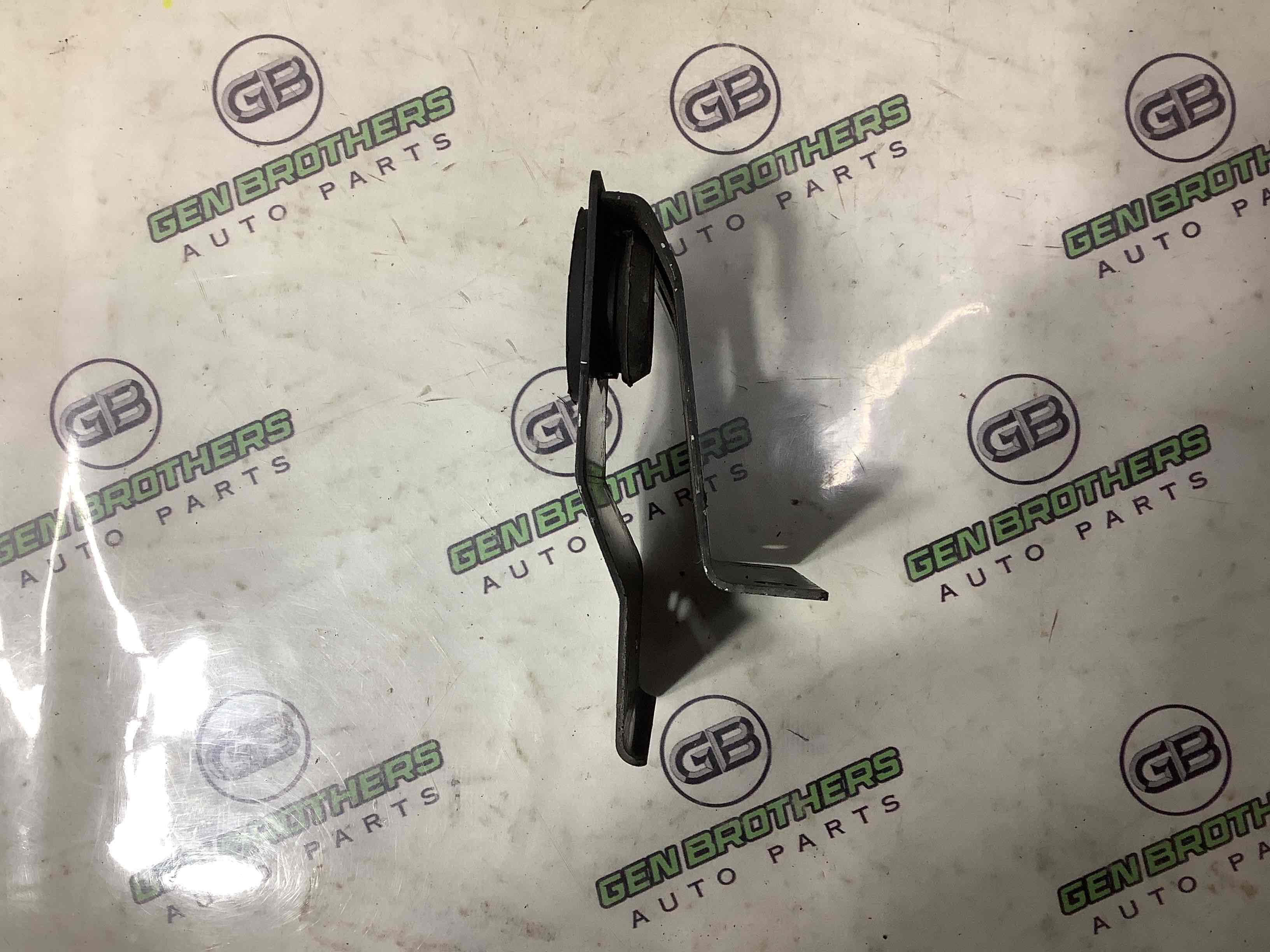 Опора радіатора, кріплення, кронштейн, ущільнювач радіатора