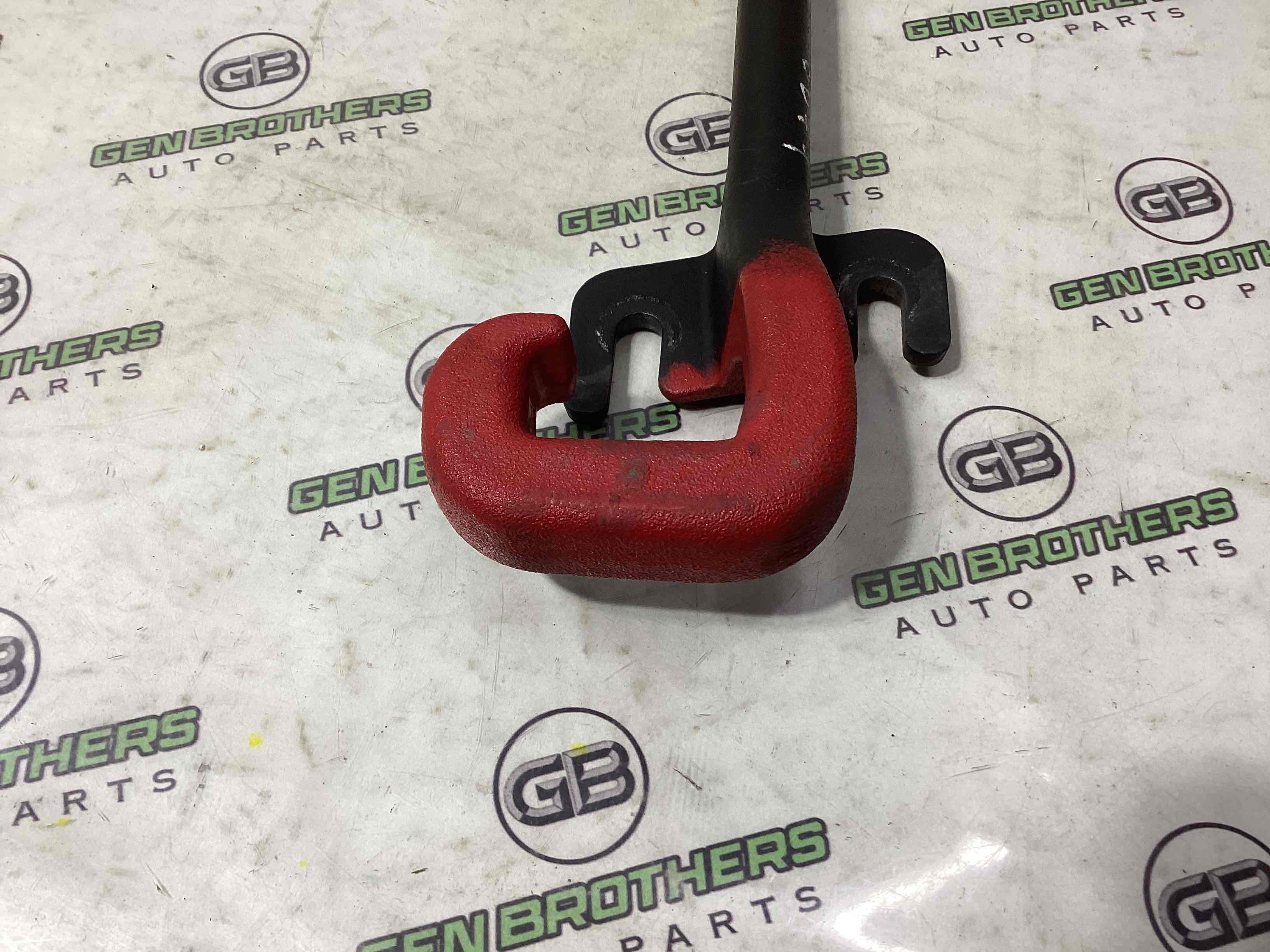 Гак буксирувальний