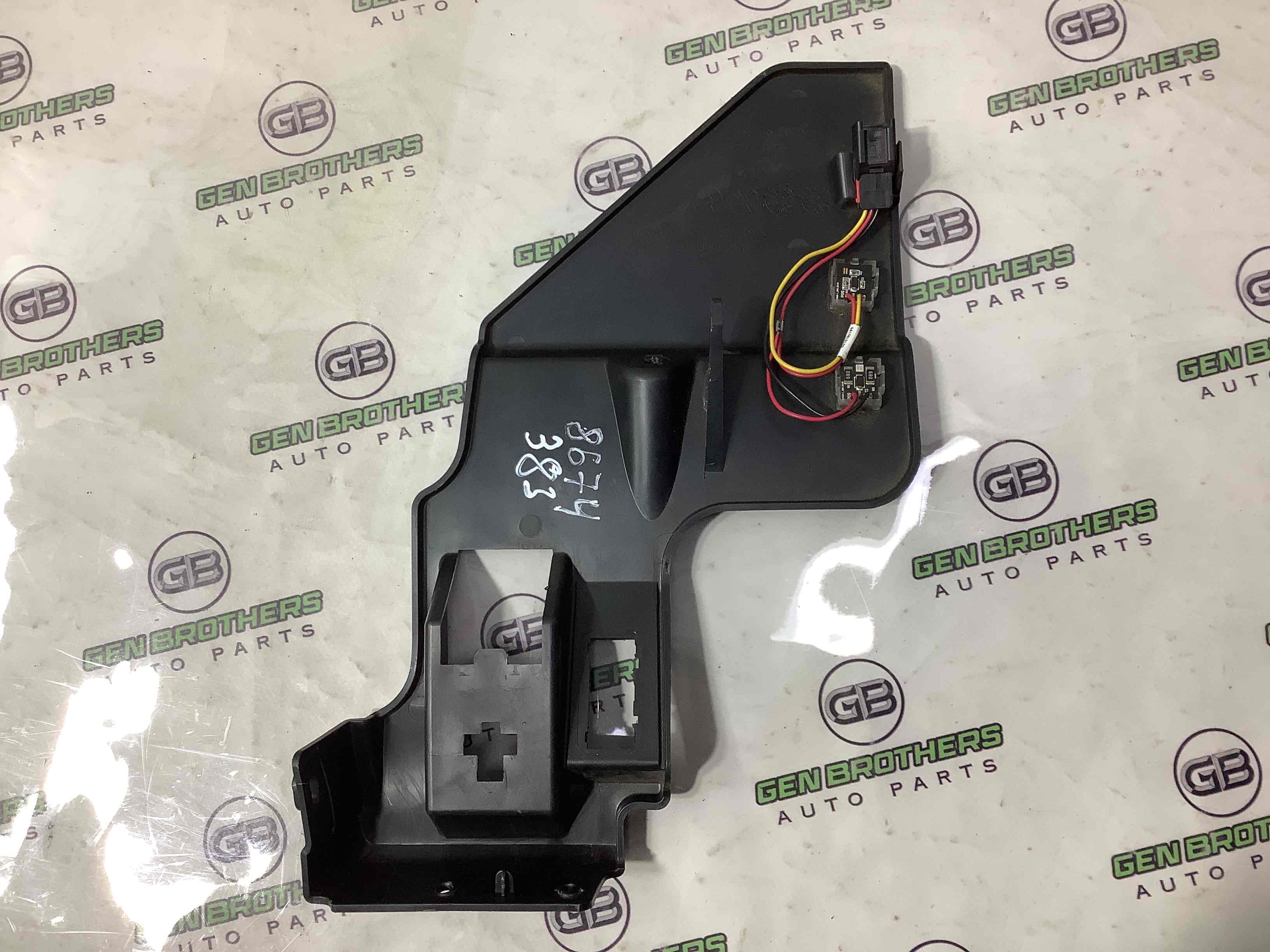 Обшивка панелі приладів торпедо