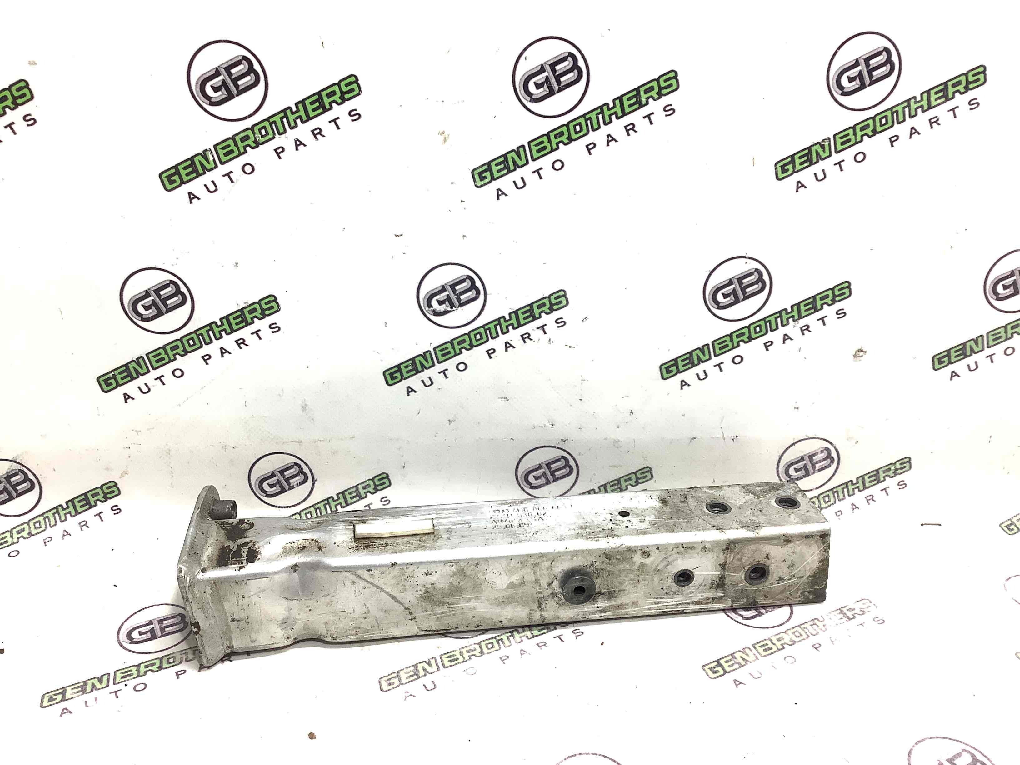 Кронштейн підсилювача бампера