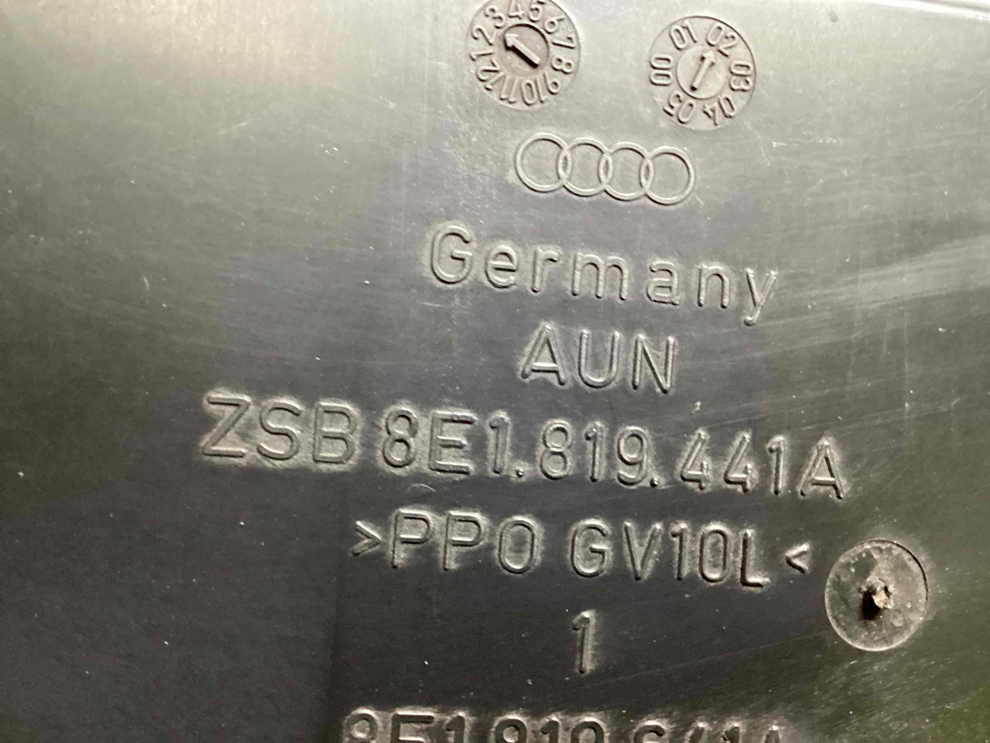 Пластикові елементи салону