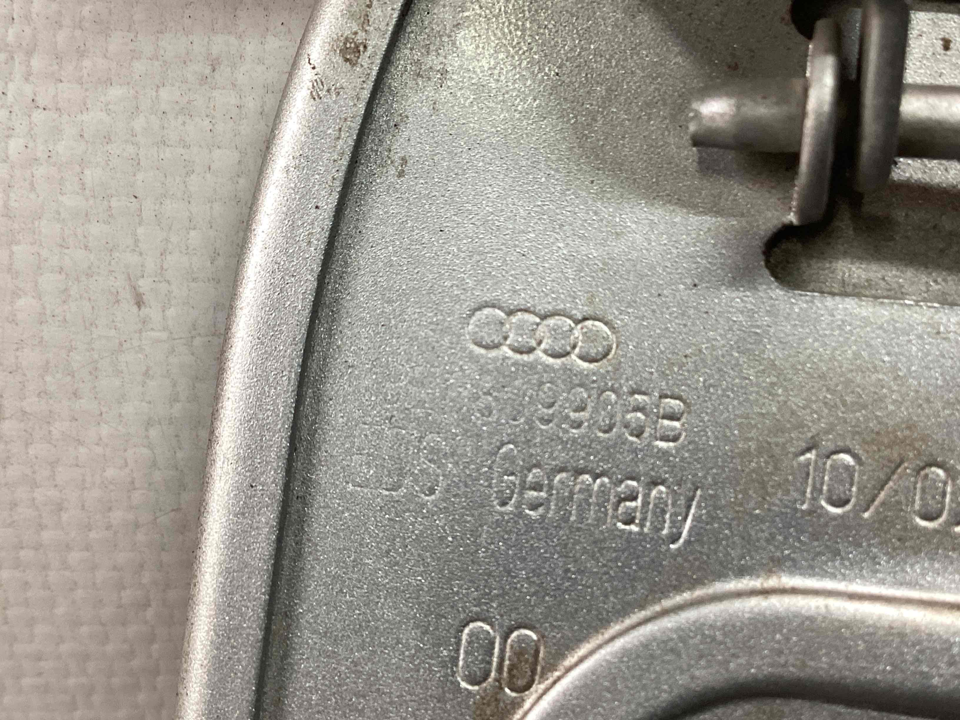 Лючок бензобака