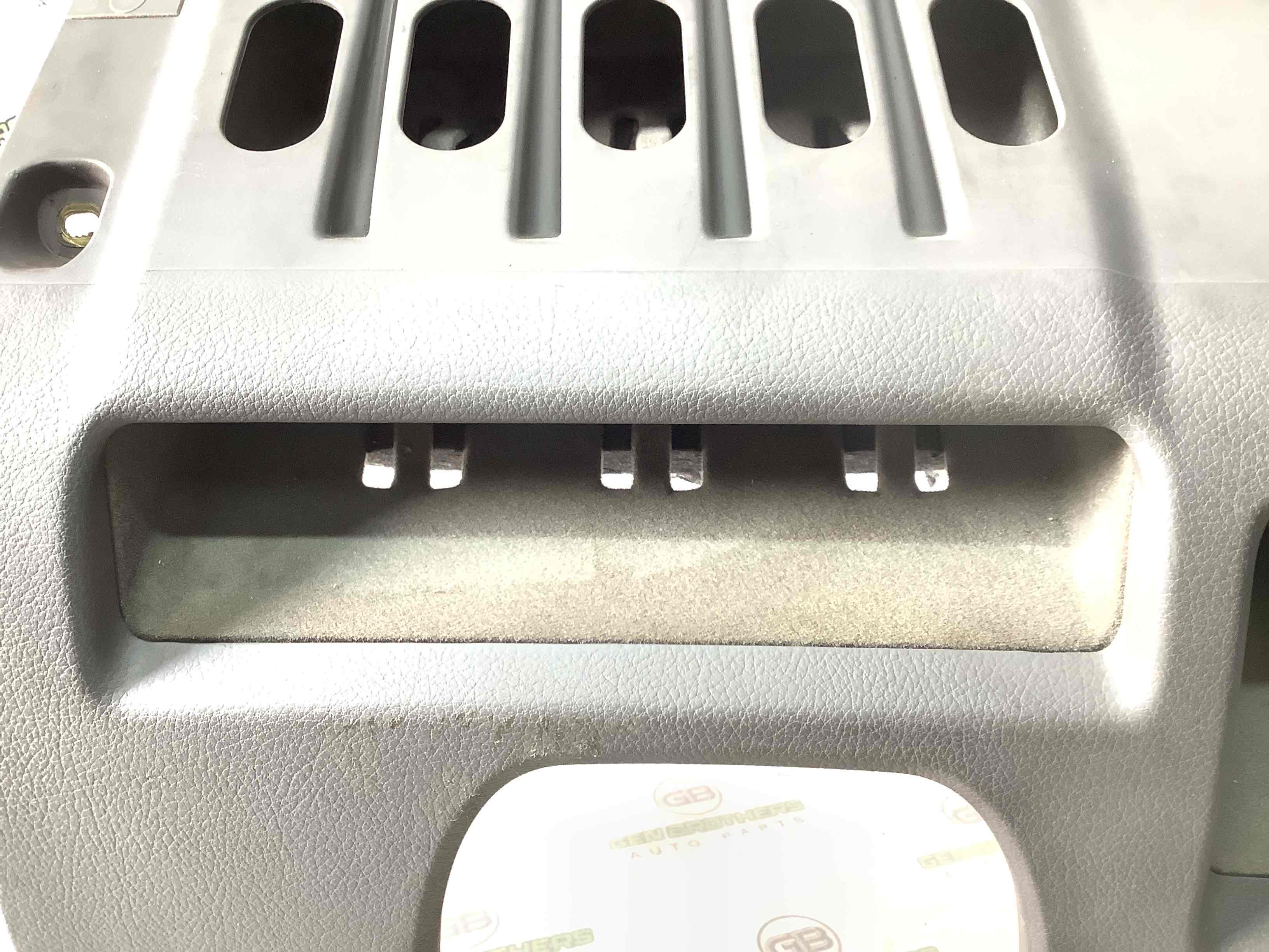 Обшивка панелі приладів торпедо