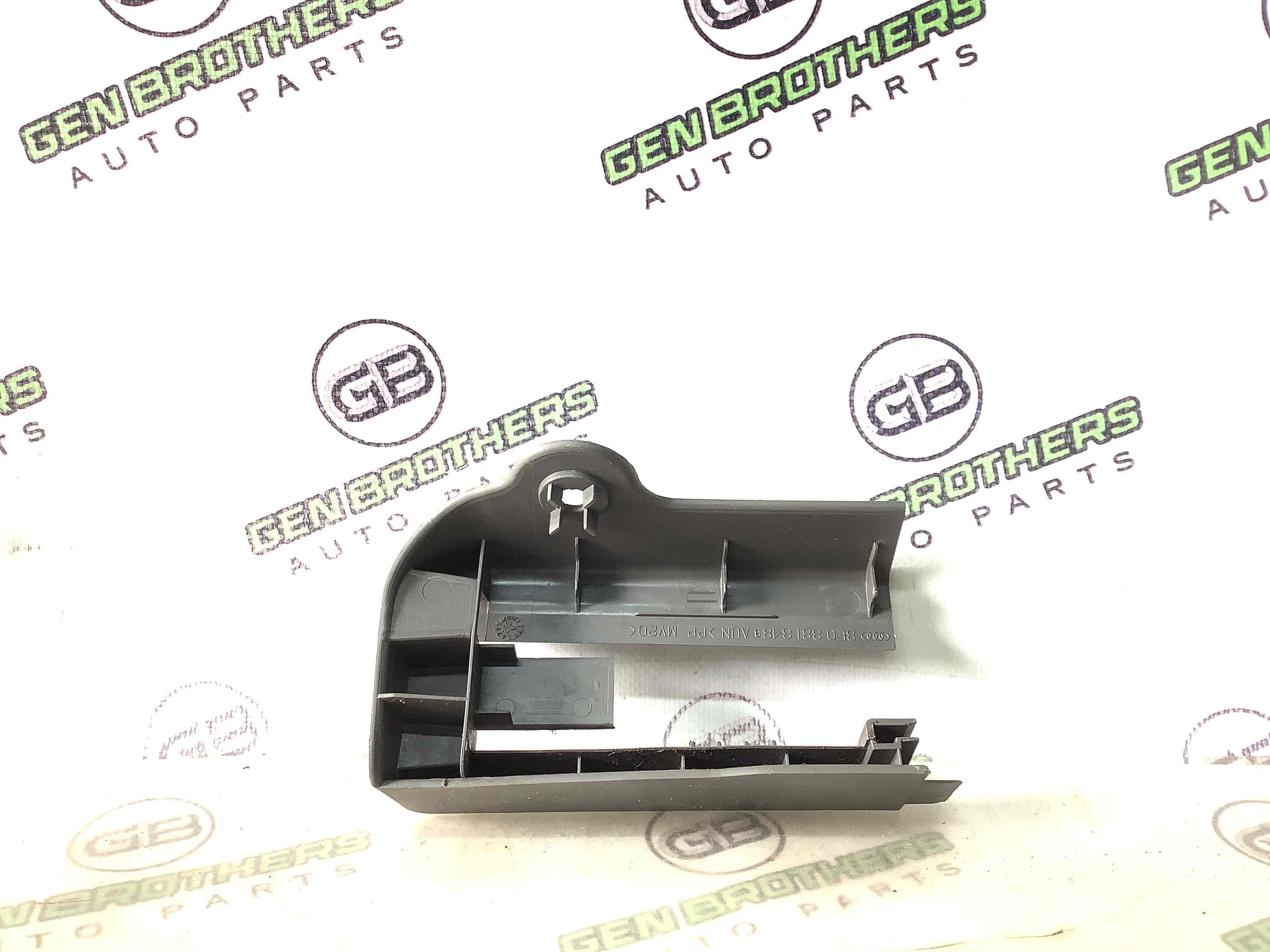 Пластикові елементи салону