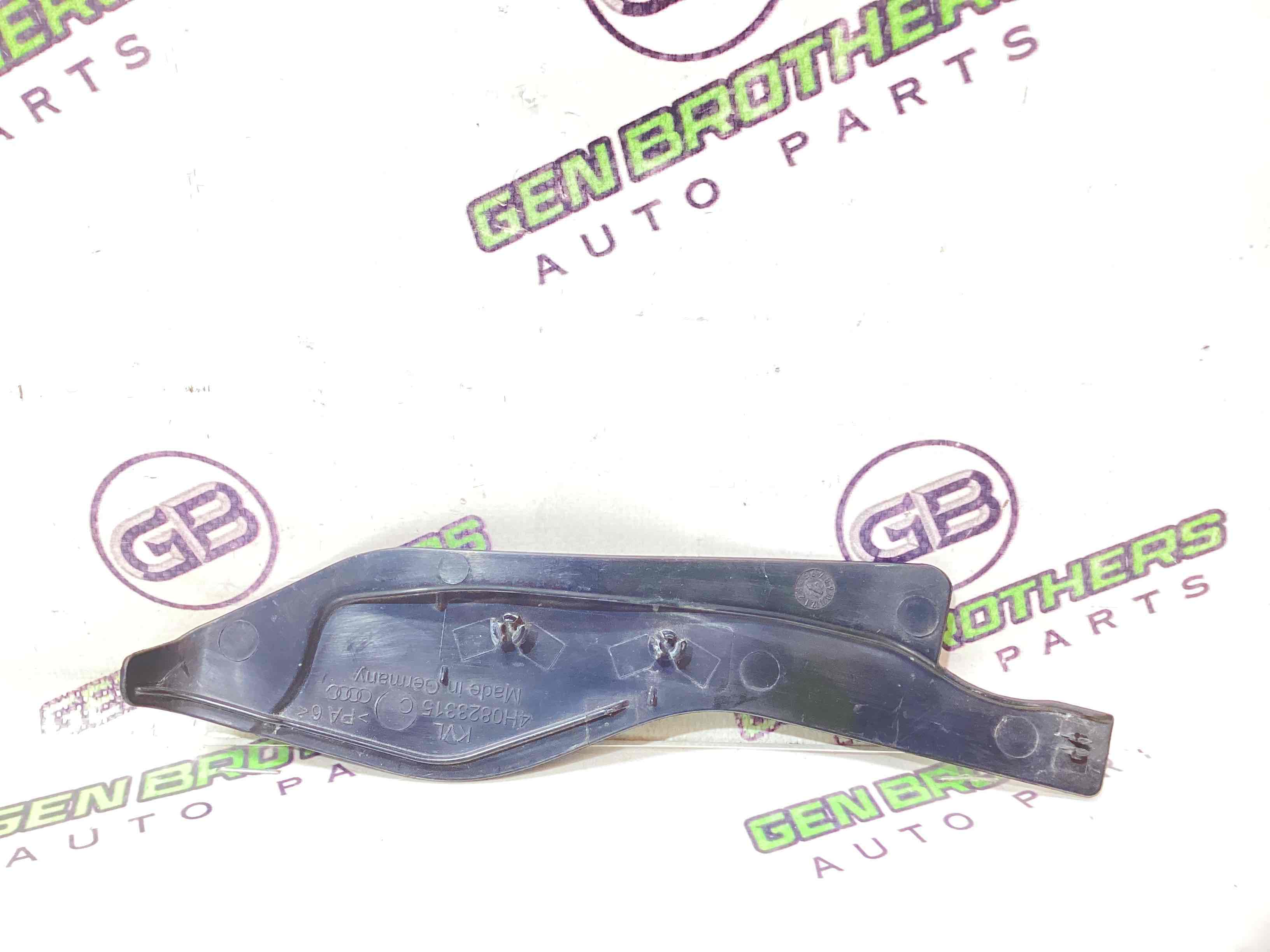 Пластик моторного відсіку