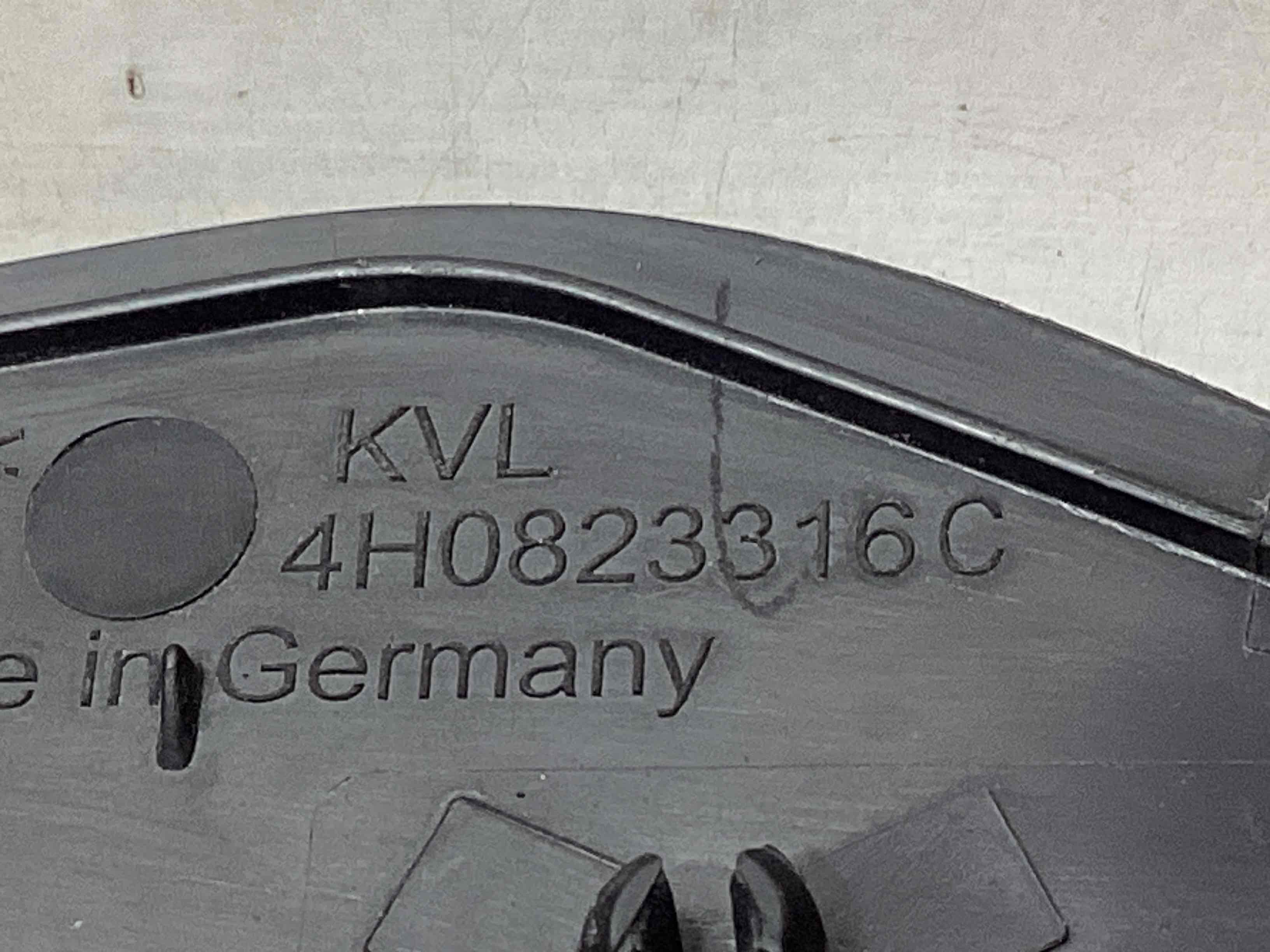 Пластик моторного відсіку