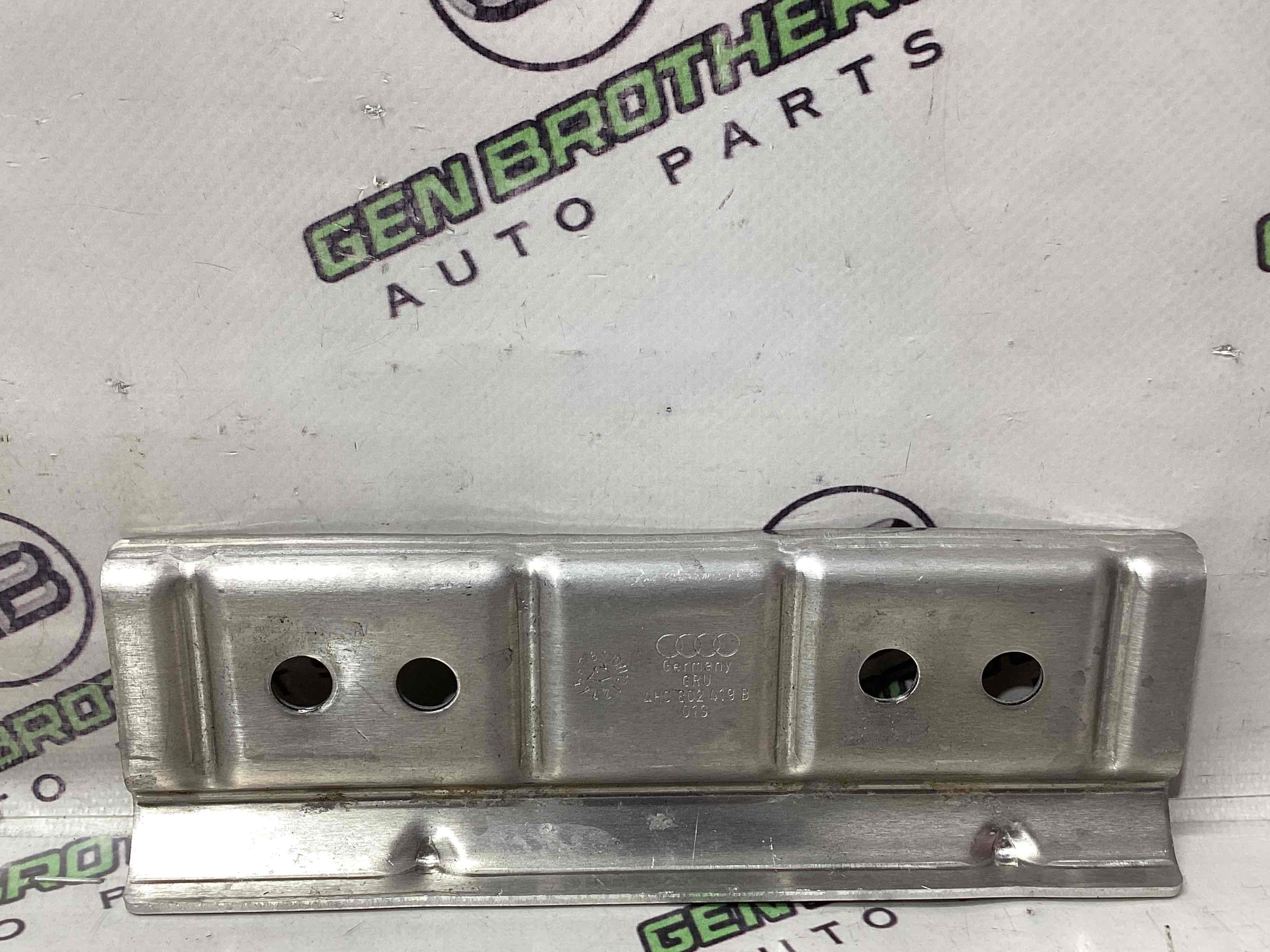 Полиця акумулятора, кришка, кріплення майданчик АКБ