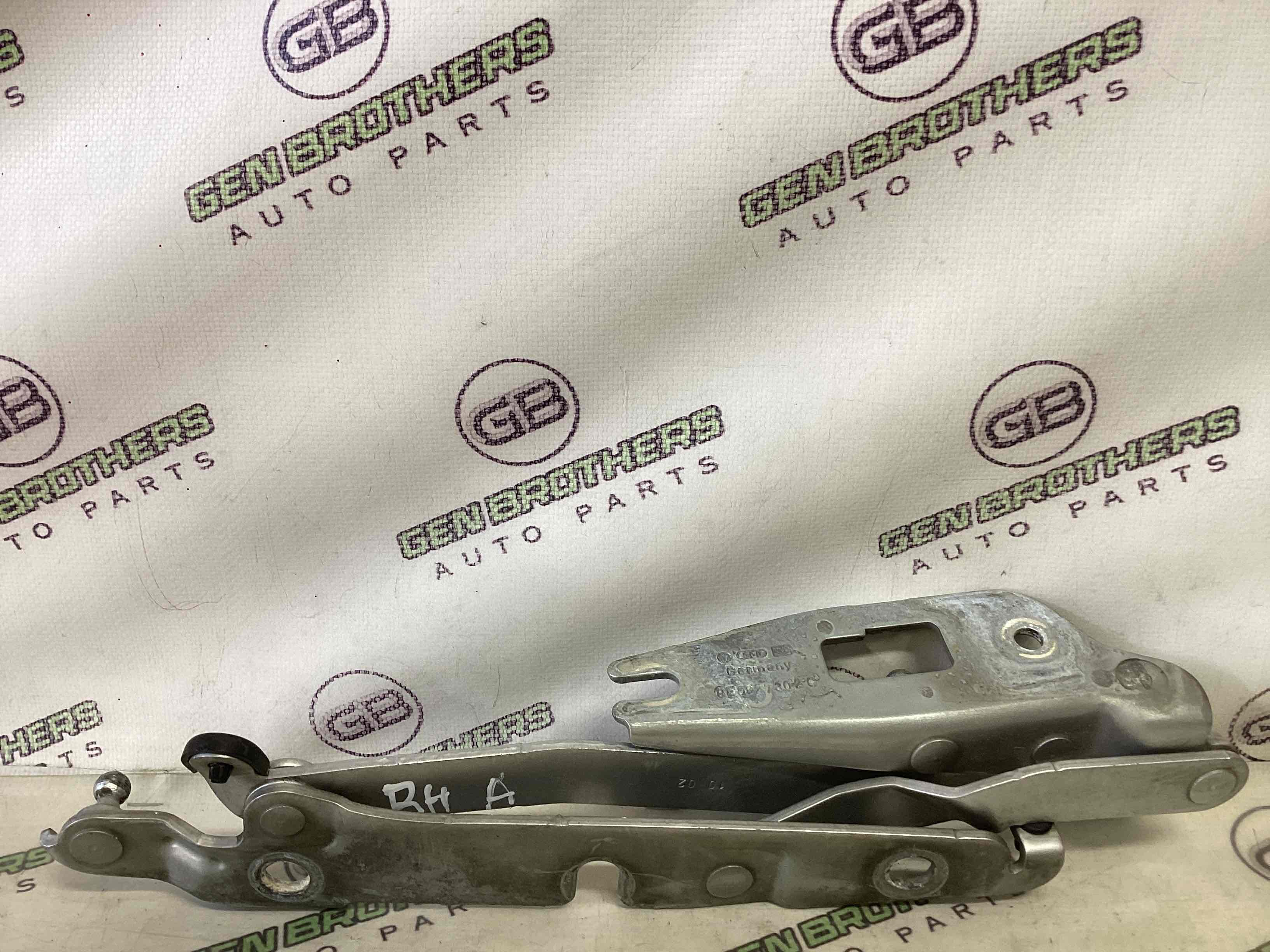 Петля кришки багажника, двері багажника