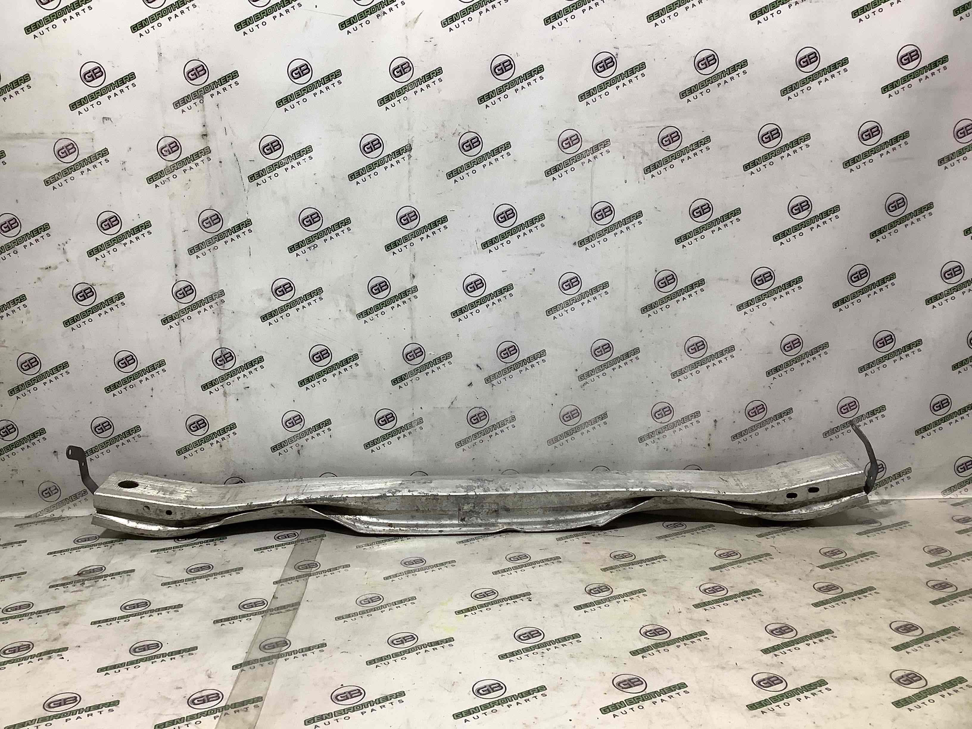 Підсилювач бампера переднього