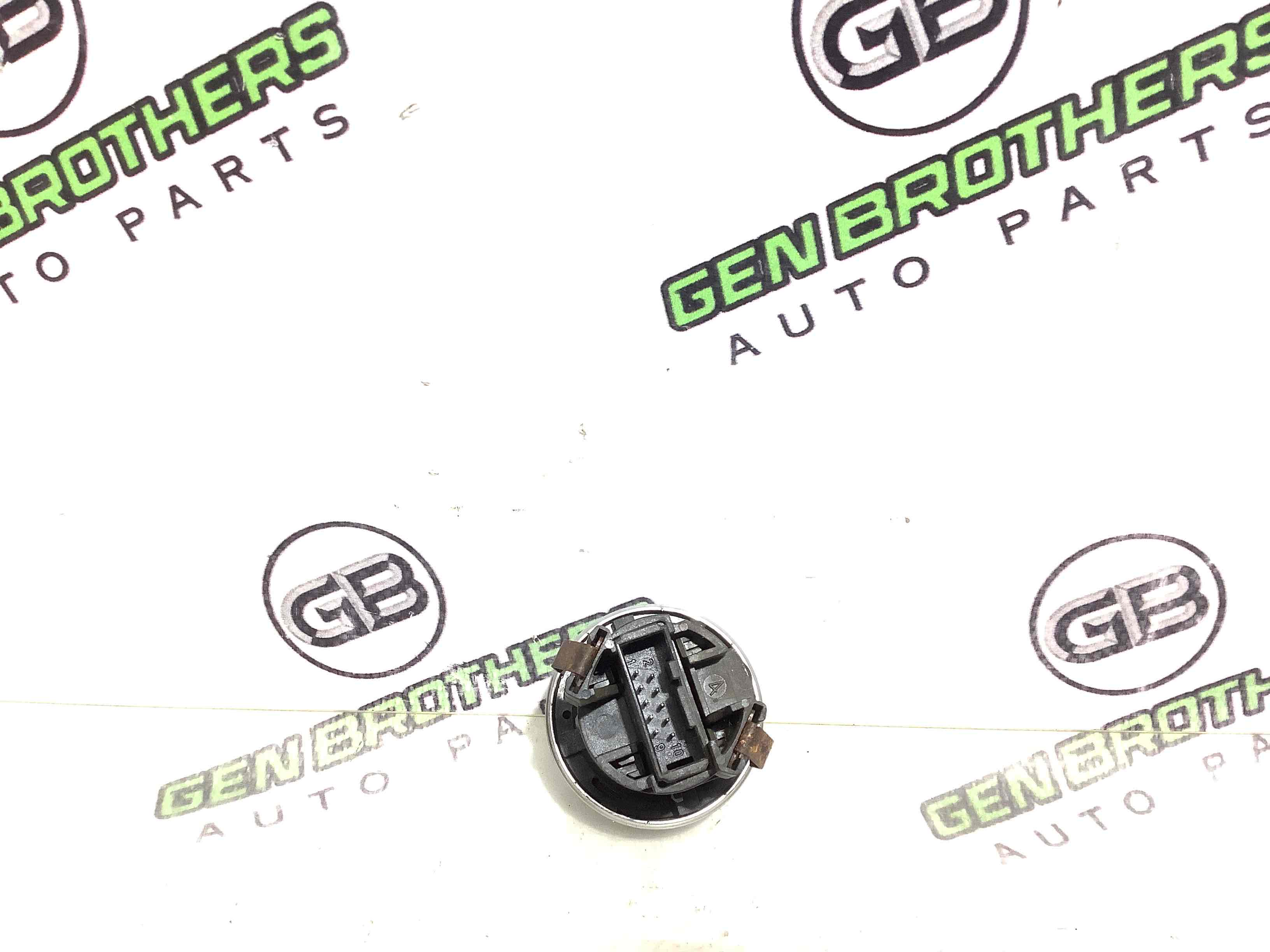 Кнопка запуску двигуна, корпус