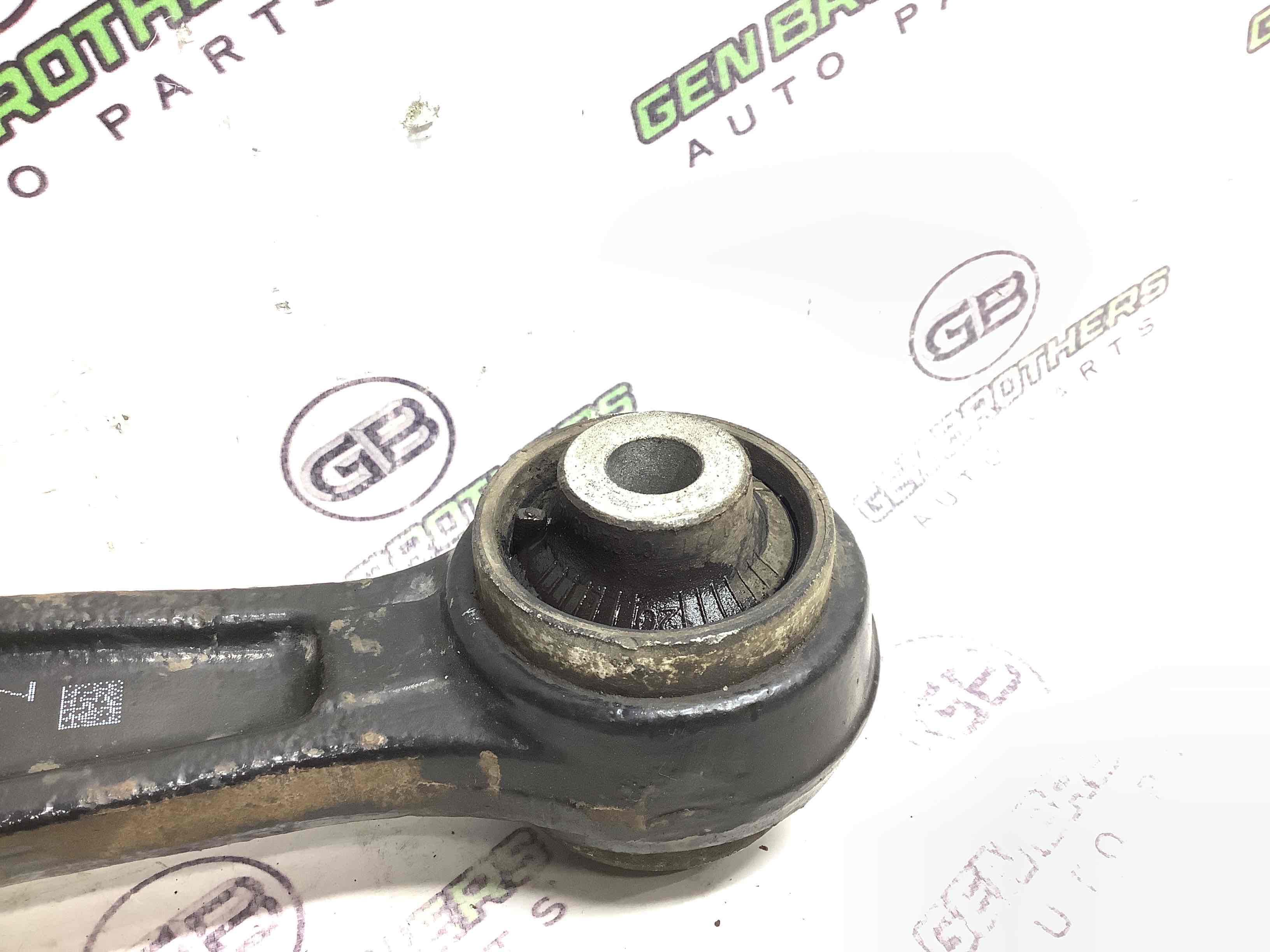 Важіль передній лівий