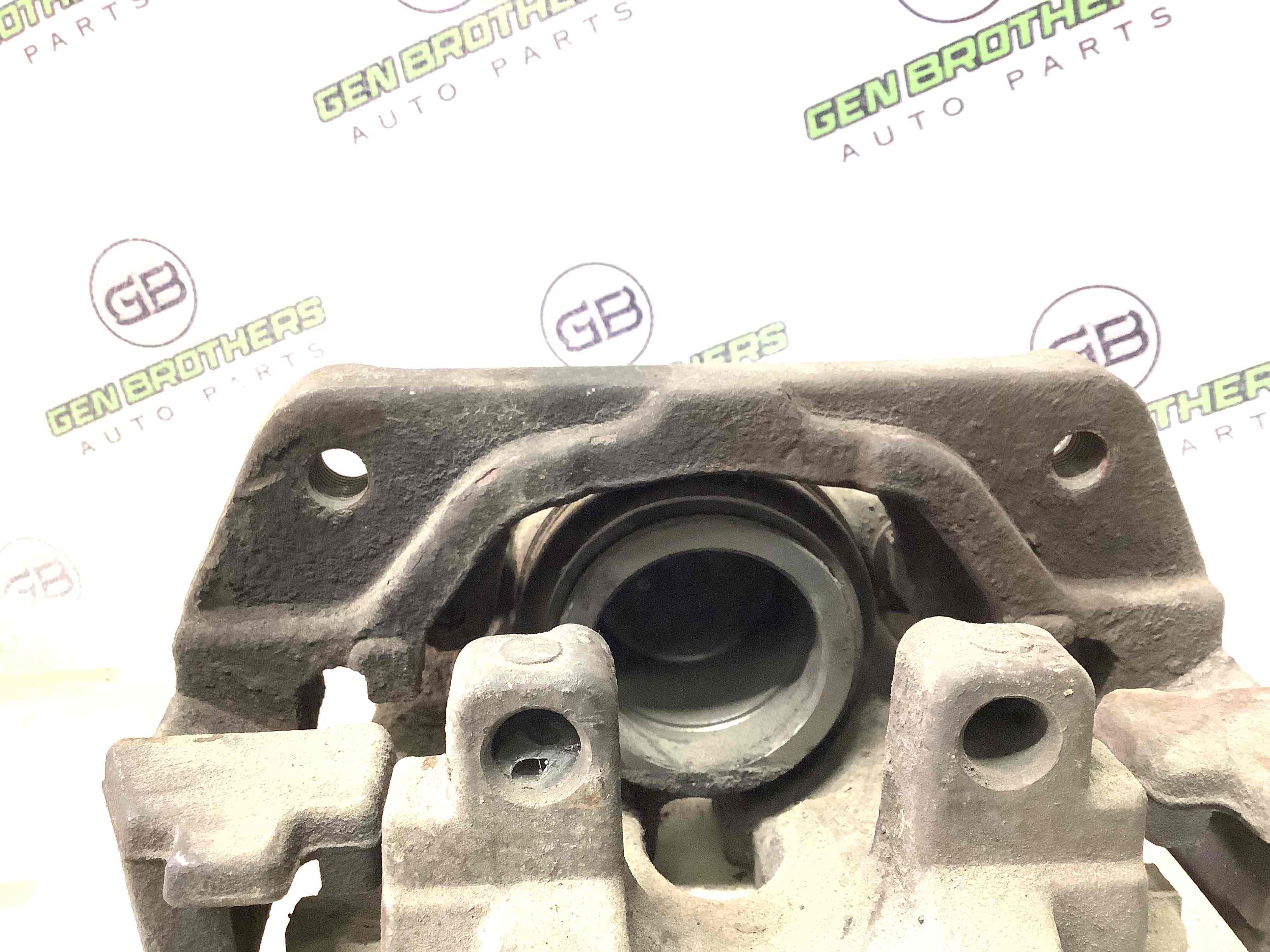 Супорт передній правий