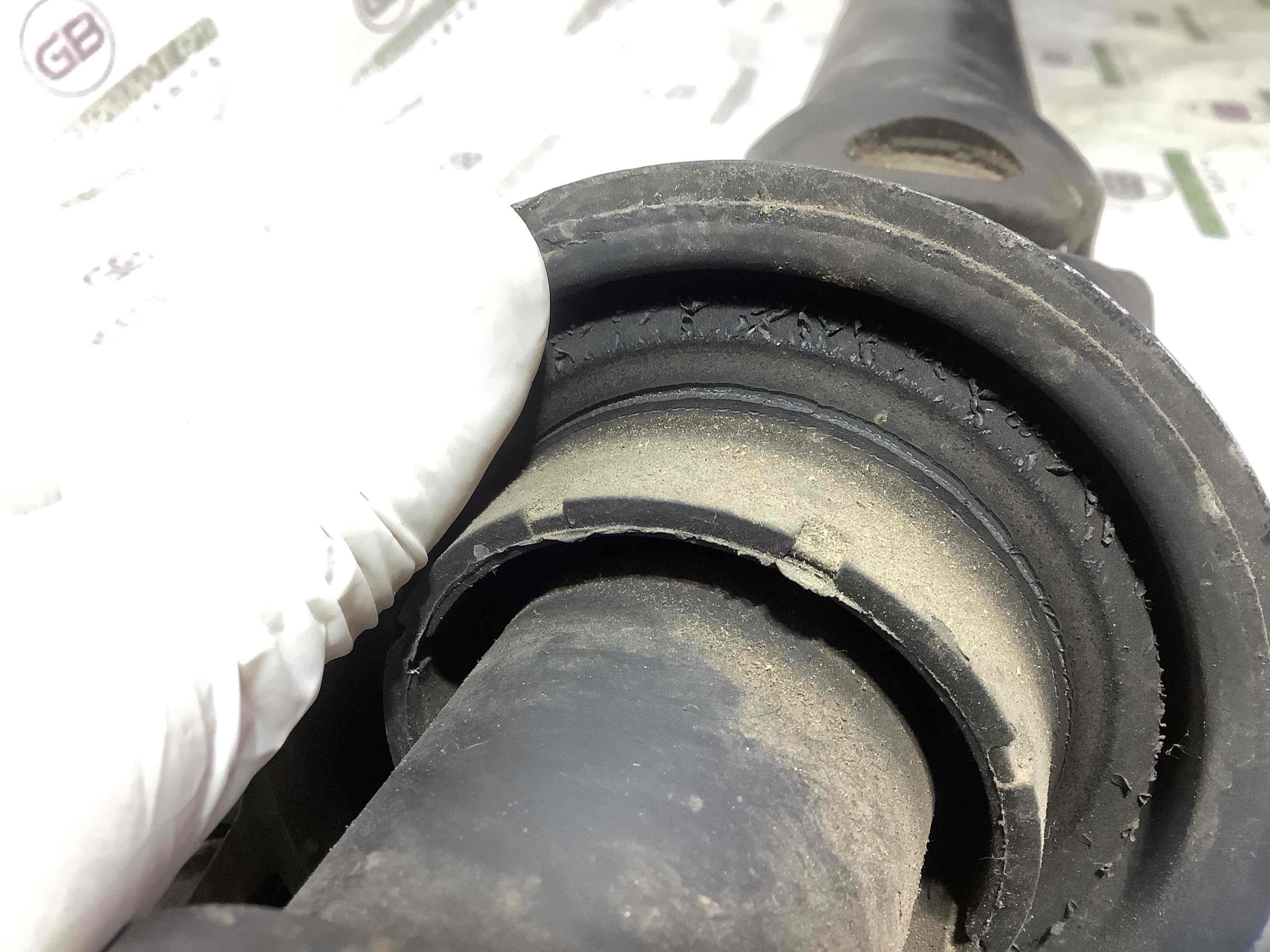 Карданний вал