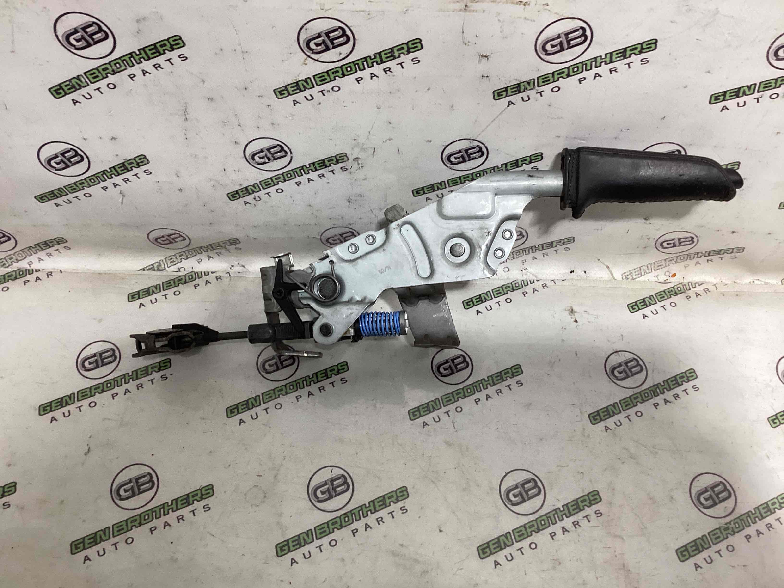 Важель ручного гальма