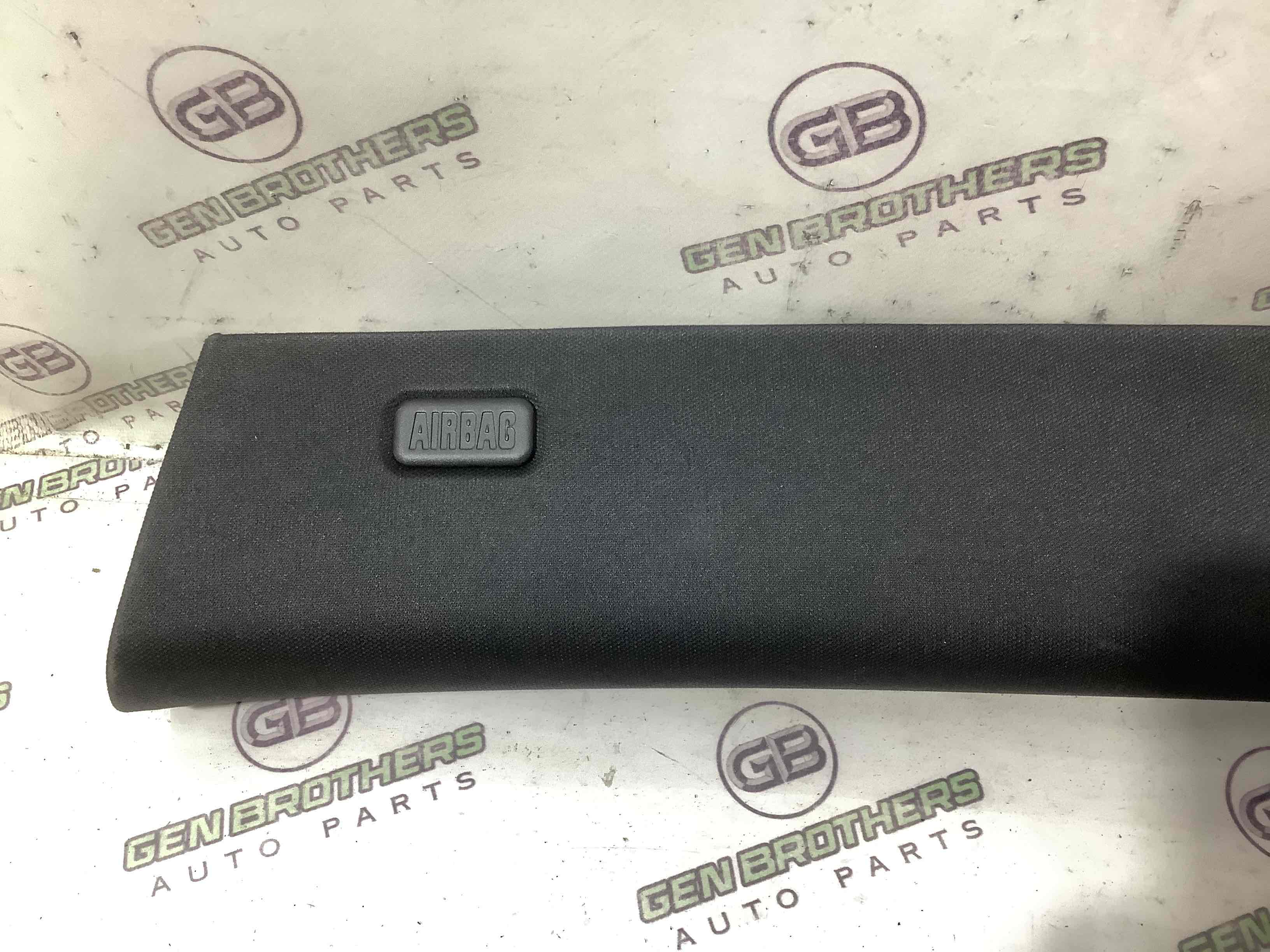 Обшивка передньої стійки ліва