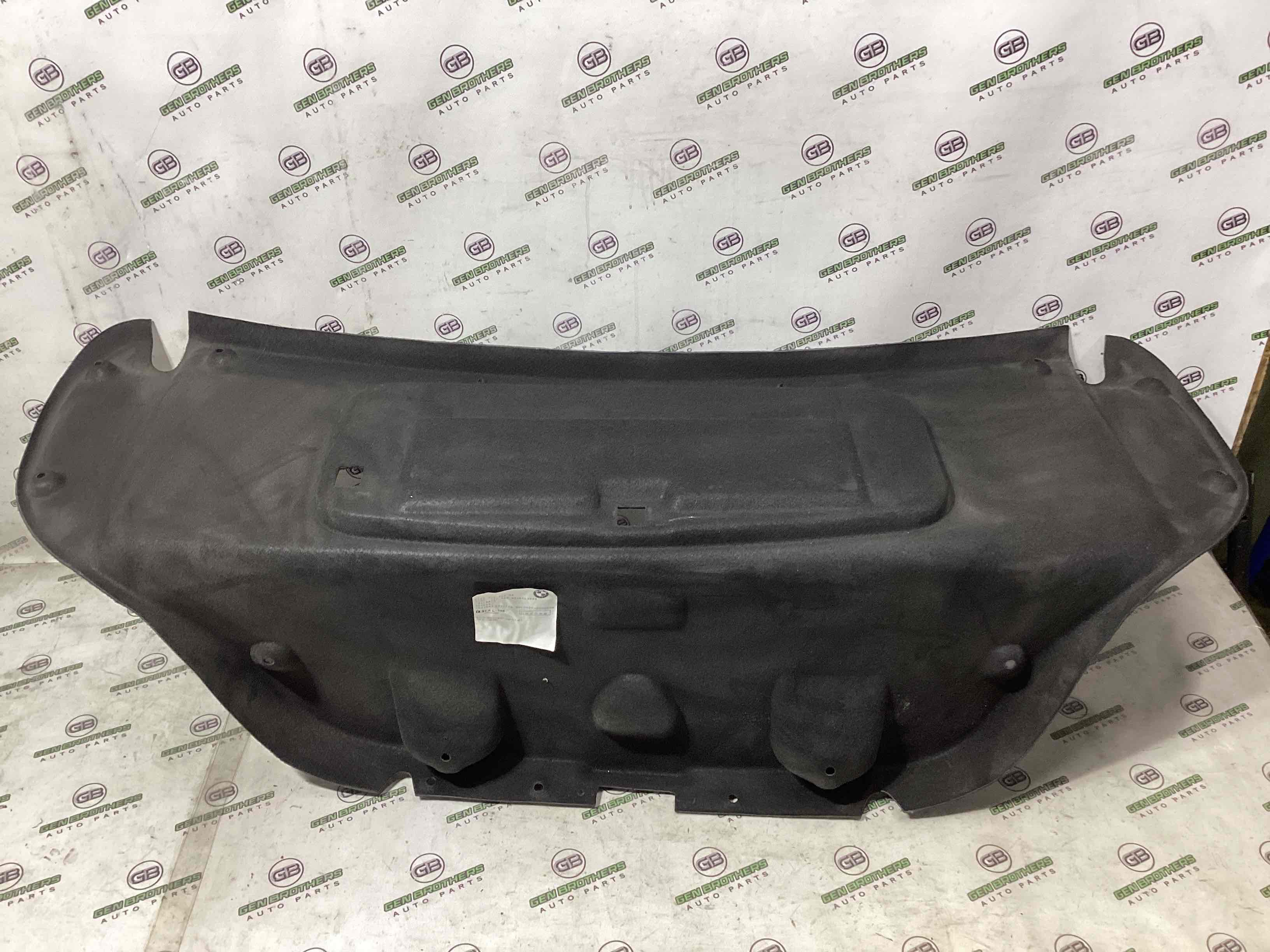 Обшивка кришки багажника