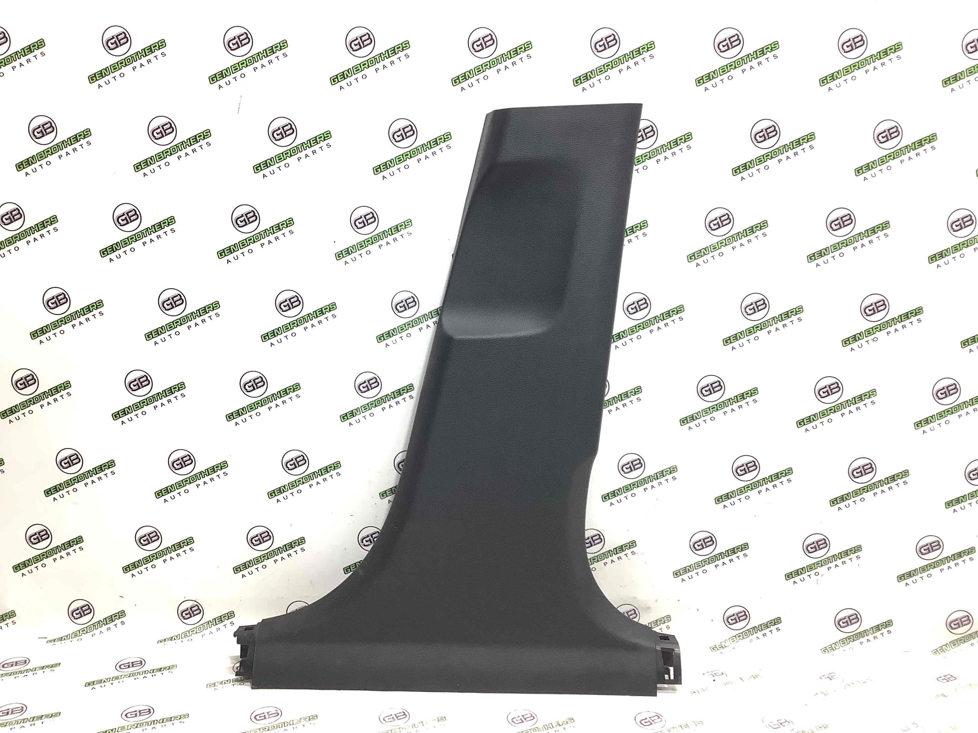 Обшивка центральної стійки права