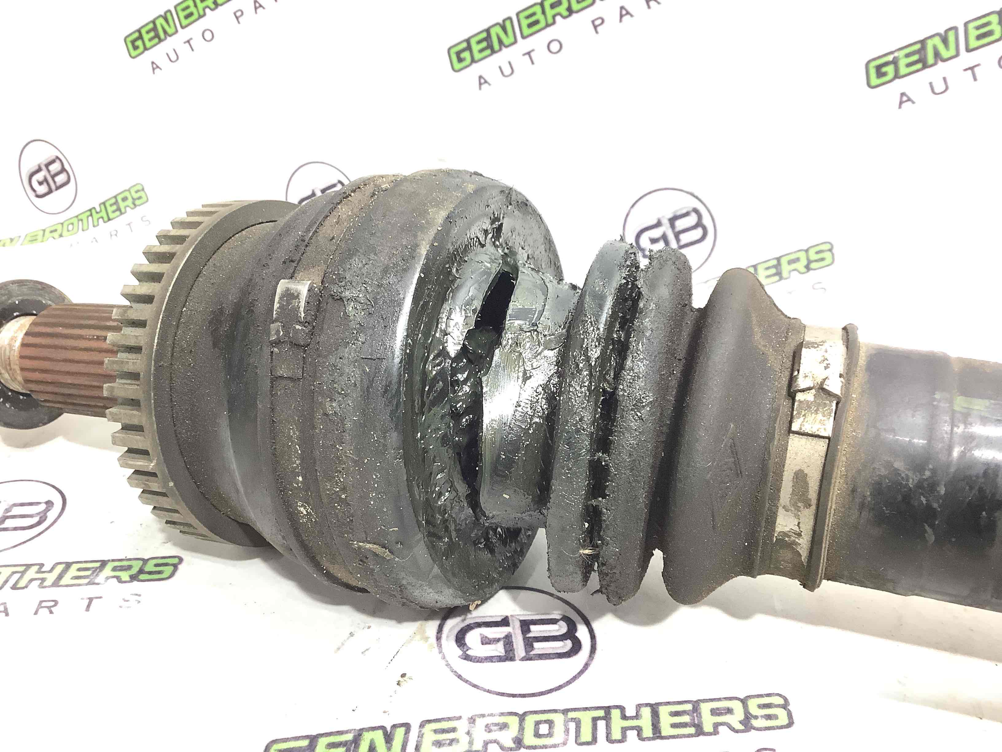 Піввісь передня права (привідний вал, ШРУС)