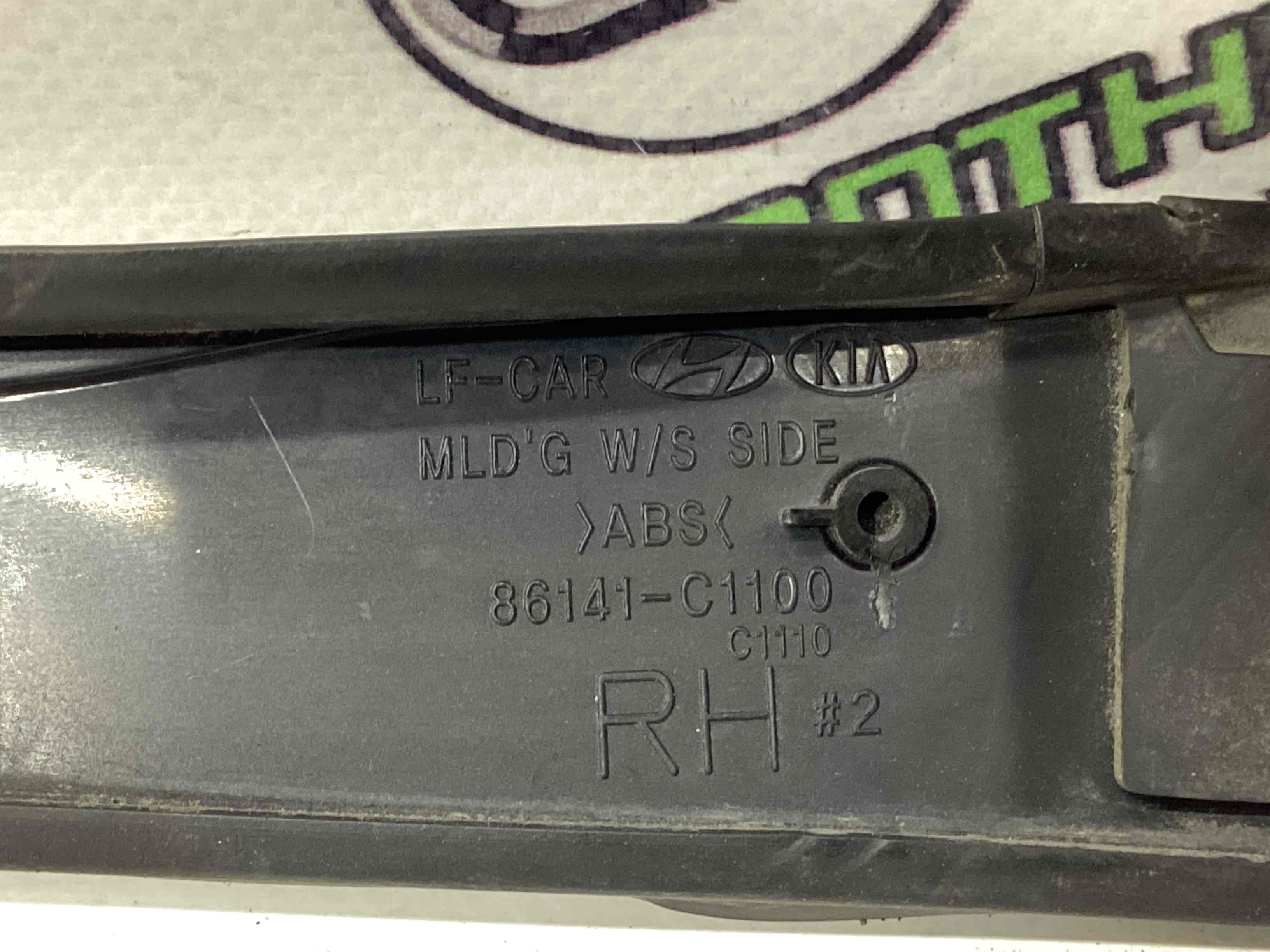 Молдинг лобового скла