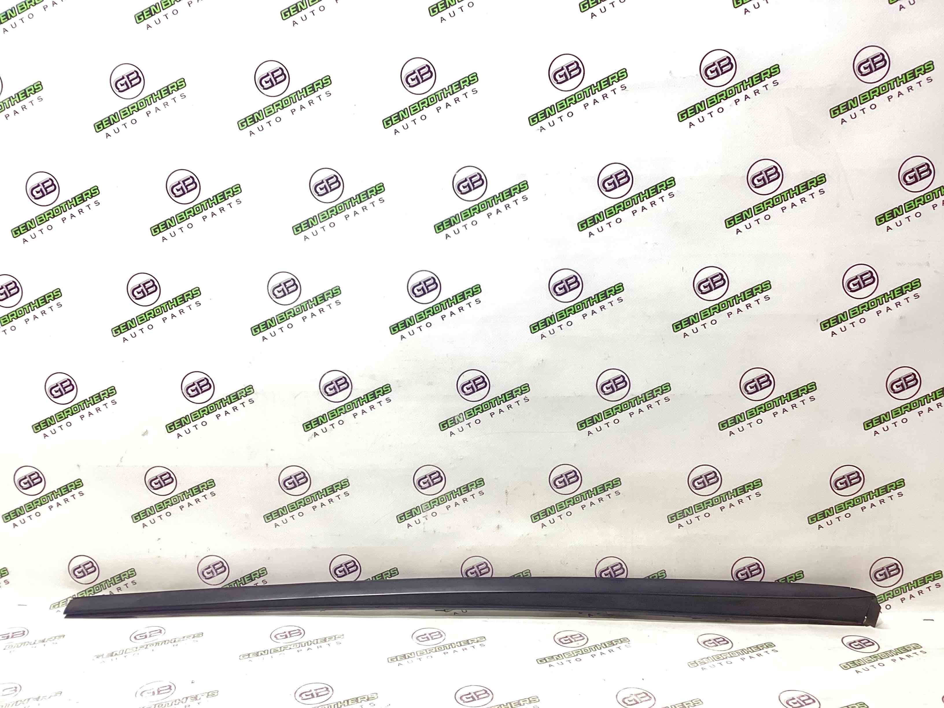 Молдинг лобового скла