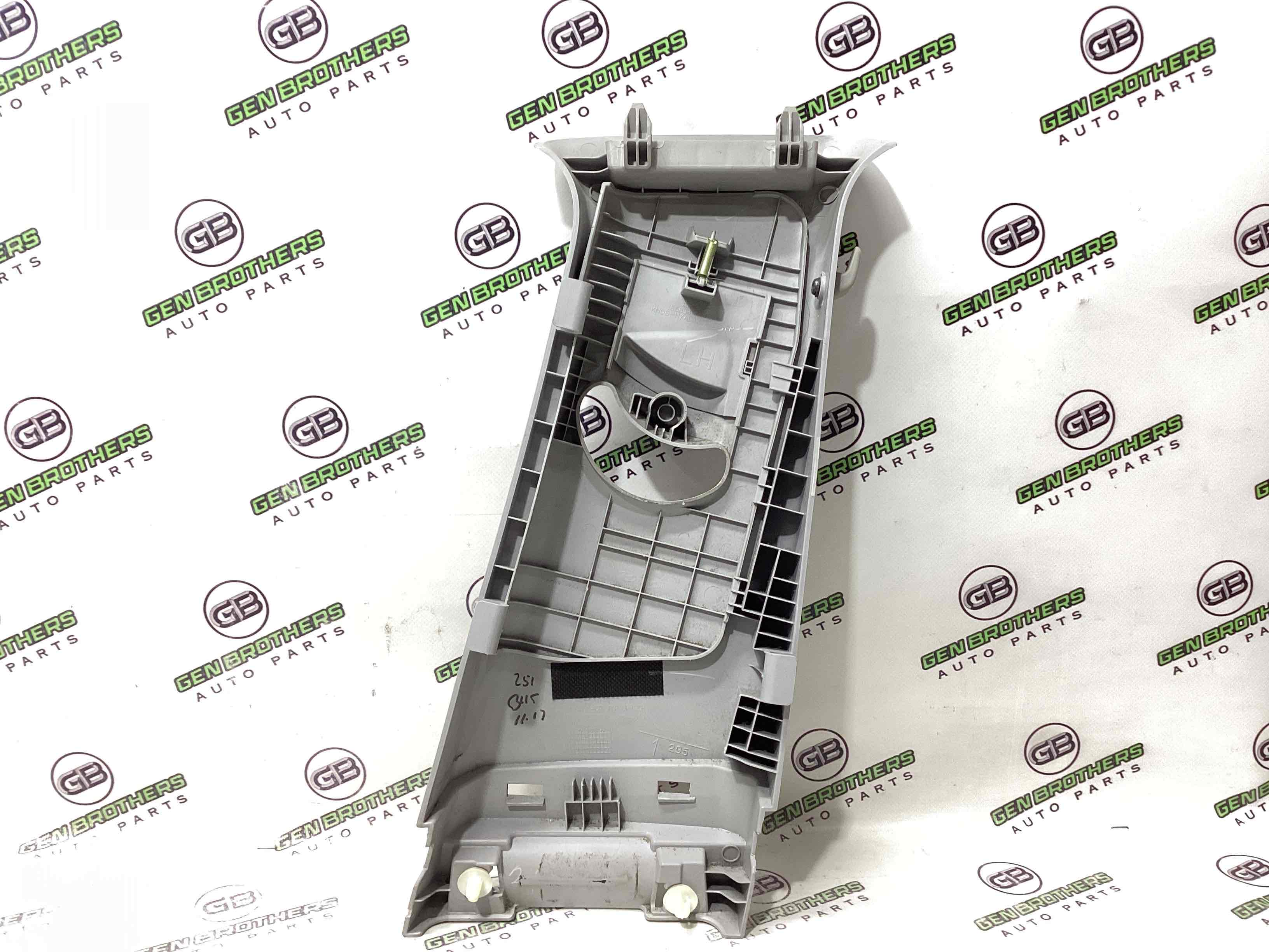 Обшивка центральної стійки ліва