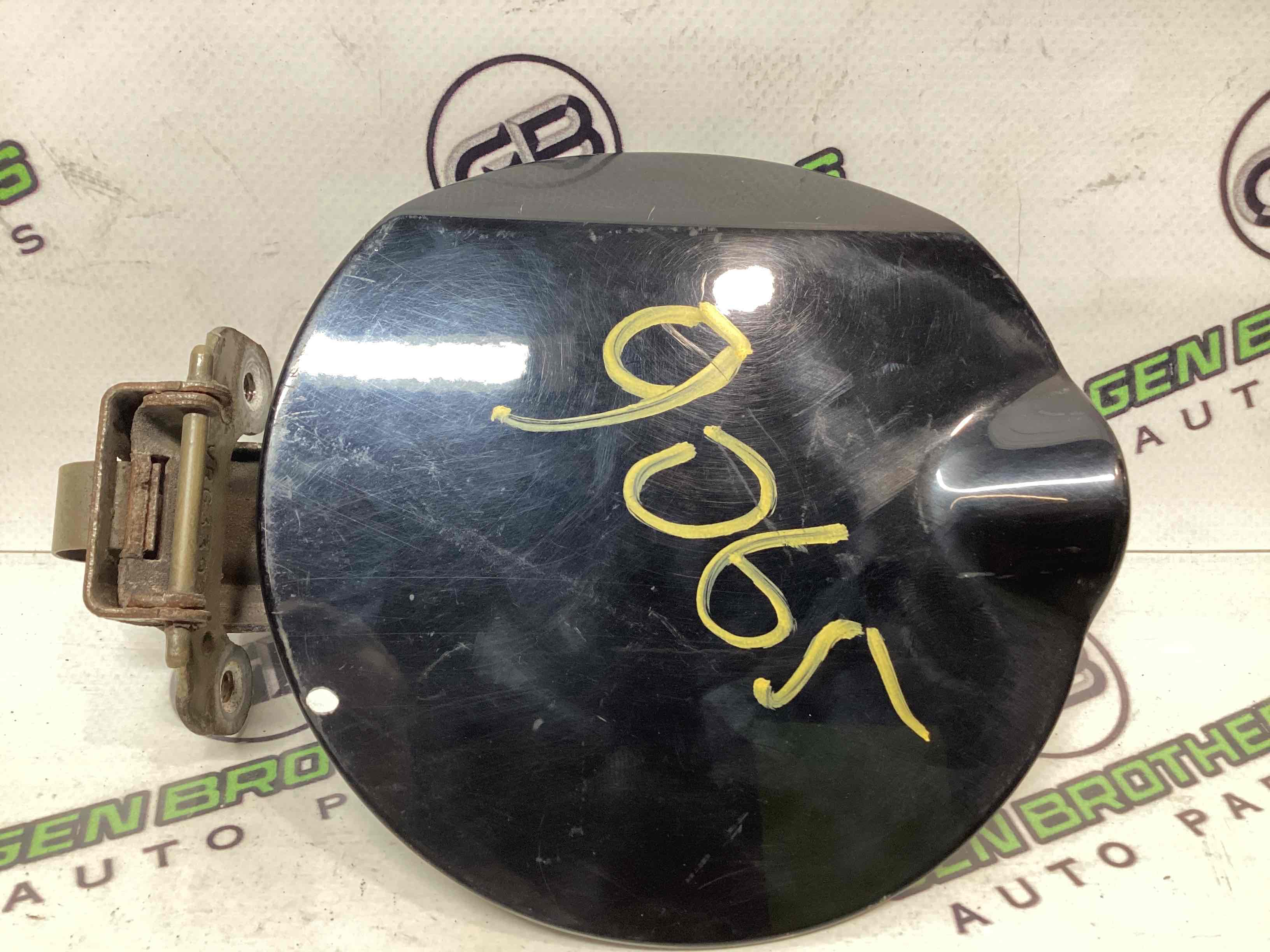 Лючок бензобака