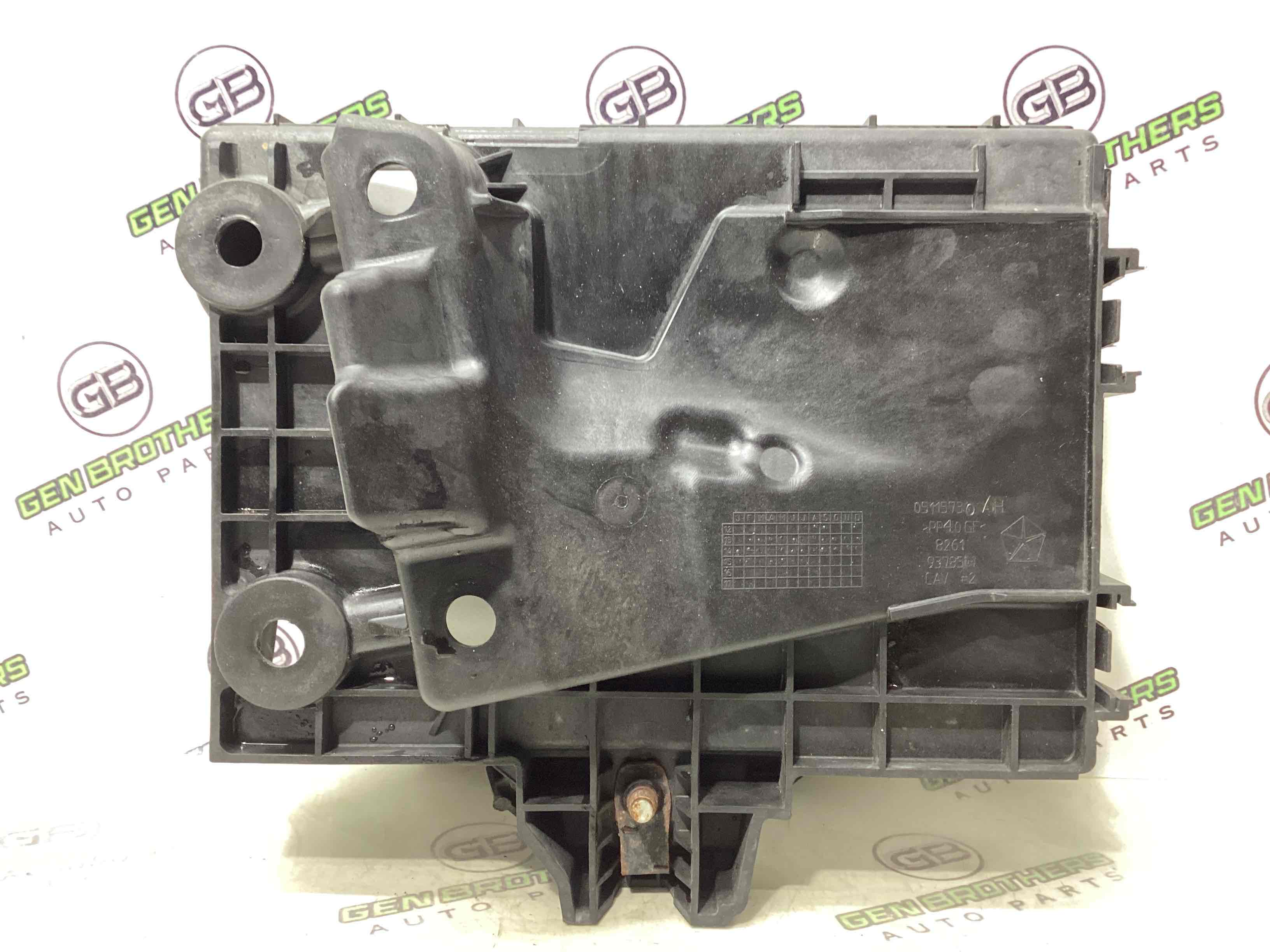 Полиця акумулятора, кришка, кріплення майданчик АКБ