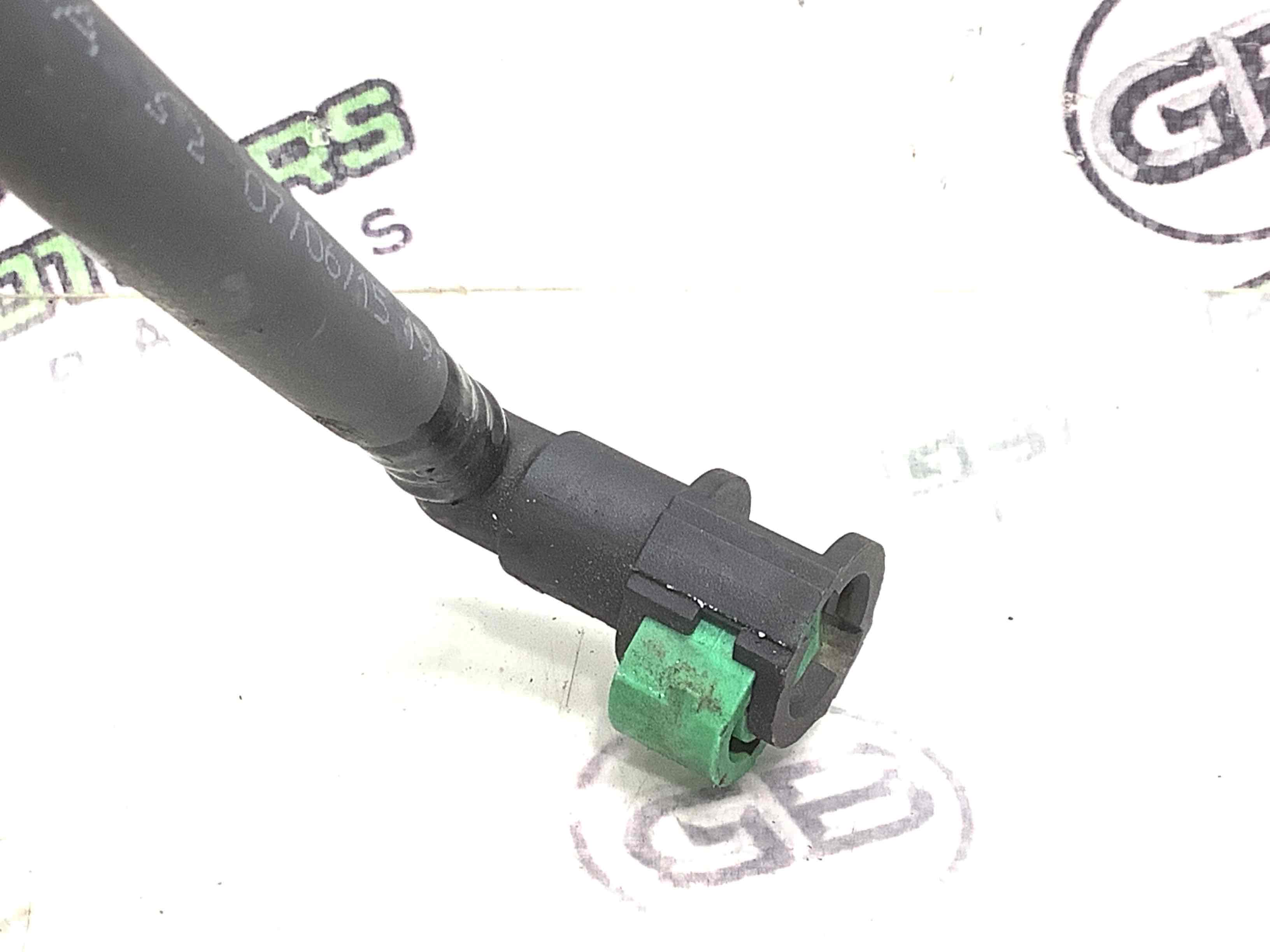 Трубка паливна