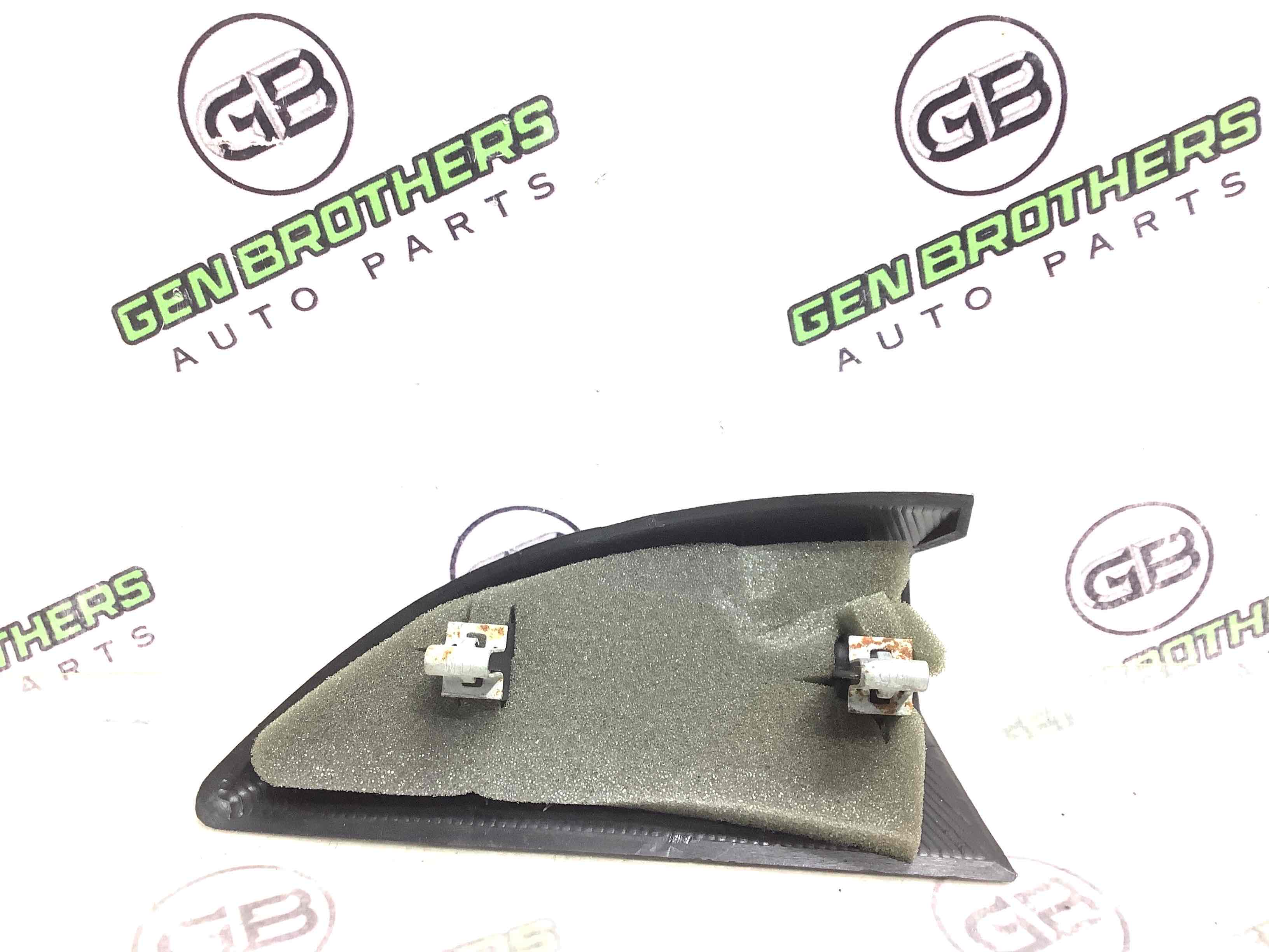 Корпус, накладка, кріплення правого дзеркала