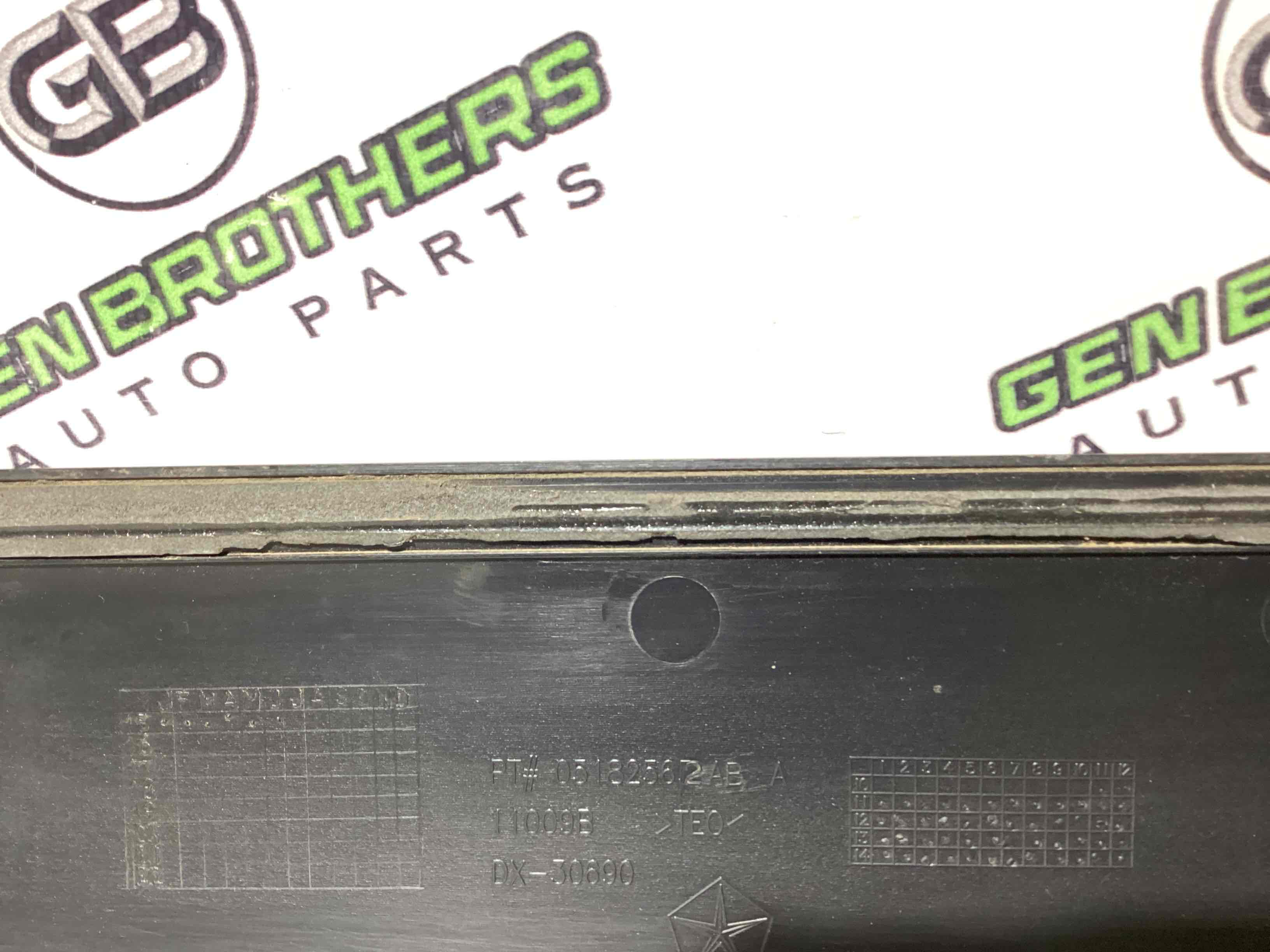 Молдинг двері передньої правої